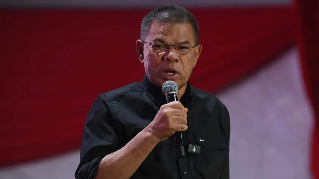 SEREMBAN: The Unity Government will continue to focus on three main thrusts, namely maintaining political stability, driving economic prosperity and safeguarding the welfare of the people, said Pakatan Harapan (PH) Secretary-General Datuk Seri Saifuddin Nasution Ismail. He said this principle is also the basis of unification in the Unity Government and has been proven in its implementation over the past three years. "This government was formed based on mutual trust and respect. These two political values, trust and respect, are why I am impressed with Tok Min (Menteri Besar Datuk Seri Aminuddin Harun) who managed to maintain his victory in Negeri Sembilan and govern successfully," he said when speaking at the PH Main Leadership Inaugural Lecture here last night. Also present were Aminuddin, who is also the Negeri Sembilan PH chairman, Amanah president Datuk Seri Mohamad Sabu and DAP secretary-general Anthony Loke. Saifuddin Nasution said he also has confidence in the continuity of the current leadership, with the current term remaining for less than two years. "We place strong confidence in Prime Minister Datuk Seri Anwar Ibrahim, we want him to continue for the remaining term and if asked what PH's direction is, we want to strive to govern for a second term and Anwar to lead as Prime Minister for a second term." "Our direction is very clear and that must start with Negeri Sembilan, we continue to build strength and Tok Min will continue to lead with excellence," he said. At the same time, Saifuddin Nasution said priority would continue to be given to the welfare of the people and the continuity of economic policies in facing current global challenges. "...the world is currently facing a crisis, whatever their target, the situation is causing us to face an energy crisis...we meet every week in the Economic Action Council, there is no other way. We promise the people, we will defend the people's welfare and economic stability," he said. Meanwhile, Loke stressed the importance of political consensus between parties in the government as the main basis to ensure that the stability of state and federal administration is maintained. Commenting on the recent political situation in Negeri Sembilan, he said there were several important lessons for leaders, including the need to remain calm and act rationally in the face of crises. Anthony, who is also the Chennah State Assemblyman (ADUN), assured that all 17 PH assemblymen in Negeri Sembilan would remain united and support the existing leadership to continue the mandate to the people. "We want the state to be stable so that the country is also stable. This is important to ensure that the administration of the Federal Government under the leadership of Datuk Seri Anwar can continue," he said, urging all elected representatives and party machinery to continue to focus on their respective duties, especially in resolving the people's issues and ensuring that the administration runs smoothly. Meanwhile, Aminuddin said his party would continue to provide commitment in ensuring that the state government's development and economy were on a stable, structured and continuous path for the well-being of the people. He said that despite the political crisis in the state, the state government's priority was to ensure that the welfare of the people was always maintained, including paying attention to aspects of education, economic stability and efforts to attract more investment. "We want this state to continue to progress, we want this state to continue to run well, we want the children who are studying to continue to be taken care of... the state government needs to take proactive steps to ensure the economy continues to grow and the people are not burdened, in fact today there are companies coming to invest in this state. "Today we don't want to talk about politics, politics, politics. We want to talk about how we can win the hearts of the people by reducing their burdens. This is what we must do. This is what the young people must ensure is peace, prosperity so that we can continue to move forward better," he said. -- BERNAMA