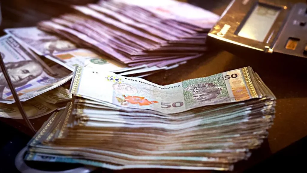 The ringgit opened stronger against the United States (US) dollar and other major currencies on Friday, supported by easing geopolitical tensions in West Asia and Malaysia's improving macroeconomic prospects. At 8am, the local currency rose to 3.9550/9645 against the US dollar at 3.9595/9630 at Thursday's close. Bank Muamalat Malaysia Bhd Chief Economist, Mohd Afzanizam Abdul Rashid, said optimism that the US and Iran would reach an amicable solution continued to increase. He said that West Texas Intermediate (WTI) and Brent crude oil prices decreased by 1.49 percent and 2.32 percent to US$97.79 per barrel and US$102.58 per barrel, respectively. "According to Iranian news agencies, Tehran is examining a proposal from the US which is seen as likely to bridge some of the differences between the two parties," he told Bernama. He also said the ringgit is expected to continue to be in a better position following Malaysia's positive macroeconomic backdrop, particularly when the current account surplus increases to 3.0 percent of gross domestic product (GDP) in the first quarter of 2026 compared to 0.5 percent in the previous quarter. "In addition, the government's fiscal position continues to improve with the fiscal deficit narrowing to RM17.1 billion or 3.3 percent of GDP in the first quarter of 2026 compared to RM21.9 billion or 4.5 percent of GDP in the same period in 2025." "Therefore, the ringgit is expected to remain strongly supported at around RM3.95 to RM3.96 against the US dollar today," he said. At the opening of trading, the ringgit traded higher against a basket of major currencies. The local currency rose against the British pound to 5.3120/3247 from 5.3220/3267 at Thursday's close, strengthened against the euro to 4.5945/6056 from 4.6037/6078 previously and rose against the Japanese yen to 2.4866/4928 from 2.4906/4929. The ringgit is also trading higher against regional currencies. It strengthened against the Singapore dollar to 3.0949/1026 from 3.0967/0997 previously and rose against the Thai baht to 12.1286/1648 from 12.1304/1468. The local currency also appreciated against the Indonesian rupiah to 223.8/224.5 from 224.1/224.4 previously and increased against the Philippine peso to 6.42/6.44 from 6.43/6.44 previously. -- BERNAMA