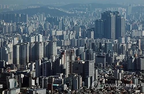 SEOUL, May 22 -- South Korea is planning to supply some 90,000 rental housing units for young people in the greater Seoul area by 2027, as part of broader efforts to stabilise the housing market and improve living conditions for youths, Yonhap News Agency reported. According to its Finance Minister Koo Yun Cheol, the government is seeking various ways to expand non-apartment housing, which is one of the key pillars of the public housing supply programme. “We plan to supply 90,000 rental units in Seoul and surrounding areas for the next two years, and 66,000 of them will be located in regulated zones,” Koo said during a meeting of ministers related to real estate policy. Koo said non-apartment housing, such as multifamily homes and compact studio units, can be supplied relatively quickly, helping ease housing difficulties faced by young people at a faster pace. The government will also adopt modular housing and other construction methods to shorten construction periods and reduce financial burdens on developers, encouraging earlier project launches, he added. During the meeting, officials also reviewed housing market trends and response measures and discussed plans to crack down on illegal real estate activities. --BERNAMA