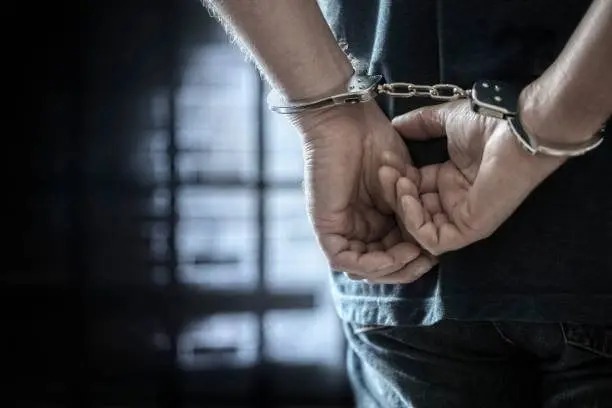 JOHOR BAHRU, May 22 -- Police have arrested a man to assist investigations into a molestation case involving a school student in the Seri Alam area here, which has gone viral on social media since yesterday. Johor Police acting chief DCP Hoo Chuan Huat said the 28-year-old suspect was picked up at about 10.30 pm yesterday. He said the arrest was made following a report lodged by the victim’s mother, a 37-year-old local woman, at 9 pm the same day. “The victim’s mother reported that the molestation incident had actually taken place in 2025 in the Seri Alam area,” he said in a statement here today. Hoo said a six-day remand order from today under Section 117 of the Criminal Procedure Code had been granted by the Johor Bahru Magistrates’ Court to facilitate further investigations. The suspect tested negative for drugs and he had no prior criminal record, he said, adding that the case was being investigated under Section 14(a) of the Sexual Offences Against Children Act 2017. Earlier, police detected a viral post uploaded by Facebook account holder ‘Mohd Fadli Salleh’ relating to the incident. Meanwhile, the Johor Education Department, in a separate statement, said it hoped police would conduct a professional and thorough investigation so that appropriate legal action can be taken if the suspect is found guilty. “At the same time, the Johor Education Department is also working with the Social Welfare Department to ensure the victim is protected and her welfare is safeguarded,” it said. It added that members of the public facing similar cases are also advised to lodge police reports and not withdraw them so that investigations and firm action can be taken by the authorities. -- BERNAMA