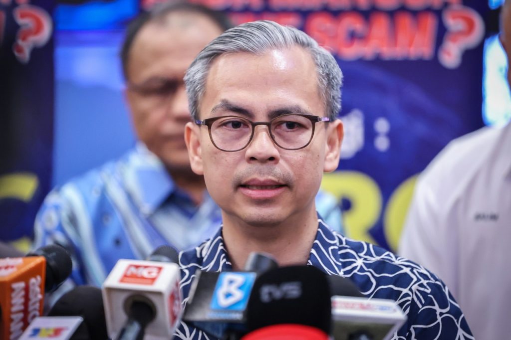 KUALA LUMPUR, May 24 -- A total of 91 per cent of 271,472 pieces of contents ordered to be taken down by the Malaysian Communications and Multimedia Commission (MCMC) issued to social media platform providers were identified as being related to online scams and gambling. According to Communications Minister Datuk Fahmi Fadzil, the total contents were recorded since January 1 2026 until yesterday. He said 81 percent of online gambling content was detected on Facebook, while 58 percent of online scam content was also on the same platform. “I was informed by the Assistant Governor of Bank Negara Malaysia that last year, banks in Malaysia successfully blocked about RM1.2 billion that scammers tried to steal through the banking institutions’ own security mechanisms,” he said at a press conference after the closing ceremony of the Inter-Agency Retreat on Combatting Online Scam 2026 here today. He said the situation was very worrying considering that scam syndicates were reported to have defrauded Malaysians involving losses of RM2.7 billion last year. Also present were the Ministry of Communications secretary-general Datuk Abdul Halim Hamzah, Malaysian Communications and Multimedia Commission (MCMC) managing director Abdul Karim Fakir Ali, advisor (Southeast Asia) of the Global Anti-Scam Alliance (GASA) Rajeshpal Singh Sandhu and Deputy Inspector-General of Police Tan Sri Ayob Khan Mydin Pitchay. Fahmi said the outcome of the meeting also proposed the establishment of a special committee involving enforcement agencies, regulatory bodies, telecommunications companies and banking institutions to strengthen cooperation in combating scam crimes in an integrated and continuous manner. He said the committee was expected to be formed within two to three weeks after the relevant note was brought to the Cabinet. According to Fahmi, the move was important to enable new techniques used by scammers, including the misuse of artificial intelligence (AI), to be identified more quickly, as well as to ensure that enforcement actions could be implemented in a coordinated manner. At the event, Fahmi also witnessed the exchange of a memorandum of understanding (MoU) between MCMC and GASA. The MoU is a step towards expanding international cooperation in the fight against online fraud, focusing on knowledge sharing and best practices, capacity building, advocacy and public awareness raising regarding the threat of digital scams. This collaboration reflects MCMC's continued commitment to strengthening the country's ability to address the threat of online fraud as well as supporting the government's efforts to build a safer, more trusted and more resilient digital ecosystem. -- BERNAMA