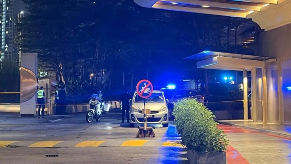 KUALA LUMPUR, May 24 -- Police have confirmed that a fake bomb threat was received at a prominent building in the capital last night. Brickfields District Police Chief ACP Hoo Chang Hook said his department received a call about the incident at 9.09pm from a security guard at the building. "The security guard informed us that he had received an email sent to the customer service centre saying that someone had placed a bomb on the 23rd floor of the building's north tower," he said in a statement here yesterday. Hoo said the Bomb Disposal Unit, Detection Dog Unit and Forensic Unit were then deployed to the location to conduct a search and found it to be a false threat. "The case is being investigated under Section 233 of the Communications and Multimedia Commission Act 1998 and Section 507 of the Penal Code," he said. --BERNAMA