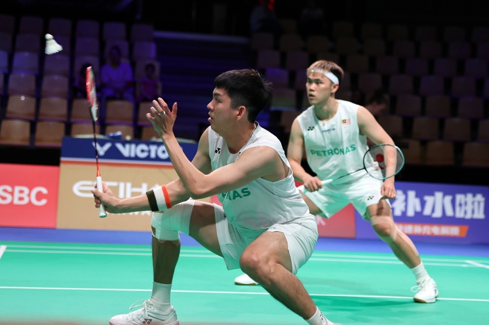 KUALA LUMPUR, May 25 -- National men’s doubles pair, Man Wei Chong-Tee Kai Wun, will miss two upcoming Badminton World Federation (BWF) World Tour tournaments, namely the Singapore Open starting tomorrow and the Indonesia Open on June 2. Head coach Herry Iman Pierngadi said the decision was made as Wei Chong has yet to fully recover from a knee injury. “Wei Chong’s leg has not fully healed, and he is still recuperating. “For the time being, he is not ready for tournaments, so they will skip the Singapore and Indonesia Opens,” he said recently. Herry added that he and the player are expected to meet a doctor soon to obtain a clearer assessment of the injury. Last week, Wei Chong-Kai Wun also withdrew from the Malaysia Masters due to Wei Chong’s knee problem. -- BERNAMA