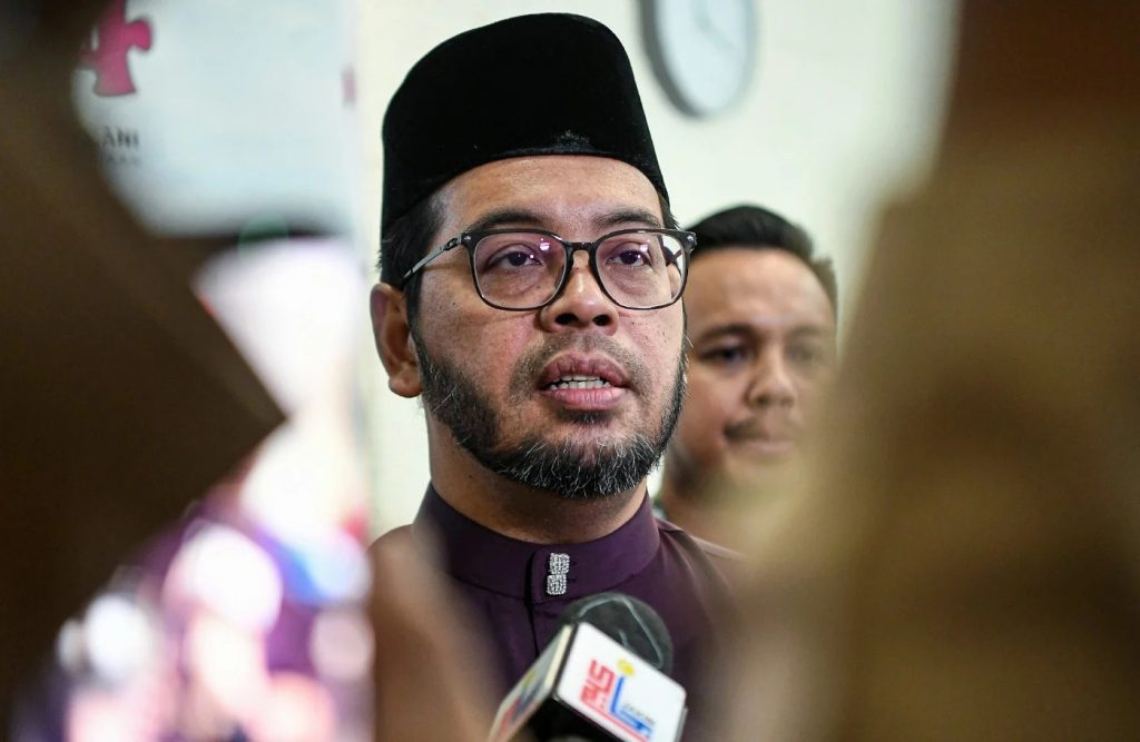 MAKKAH, May 22 -- The Haji Lestari Campaign implemented by Malaysia provides a sustainable platform for pilgrims to recycle used ihram clothing, supporting efforts to reduce textile waste after the haj season. Minister in the Prime Minister’s Department (Religious Affairs) Dr Zulkifli Hasan said the initiative by Lembaga Tabung Haji (TH) in collaboration with the Saudi Arabian authorities forms part of efforts to instil a culture of environmental care among haj pilgrims. He said the campaign provides a comprehensive ecosystem enabling pilgrims to donate used ihram clothing, as well as to segregate other waste materials such as paper and plastic for recycling. “Haj should also encompass a dimension of environmental care. Caring for the environment is a trust and responsibility shared by all humanity, and the haj pilgrimage is one of the platforms that can reflect this commitment,” he told reporters after launching the Haji Lestari Campaign here today. He said the approach enabled ihram clothing that might previously have been thrown away or abandoned after the haj season to be given new value through recycling and upcycling. Zulkifli said the initiative implemented by Malaysia also supports Saudi Arabia’s efforts to expand circular economy practices and environmental sustainability in line with Saudi Vision 2030. He said Malaysia was among the first countries to provide a comprehensive support system to ensure the success of the sustainable haj agenda, including raising pilgrims’ awareness that environmental care is also part of their responsibility as Muslims. “Malaysia is a global leader in sustainable haj, and we want to convey the message to the international community that environmental care is an essential part of the haj experience,” he said. Zulkifli said the effort demonstrated that demonstrated that sustainable practices can be adopted even in the world’s largest gathering, making haj not only a means of spiritual purification but also a platform for promoting environmental responsibility. --BERNAMA