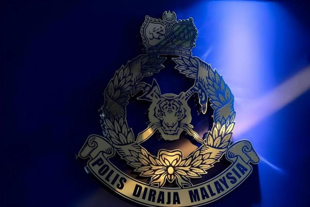KAJANG, May 26 -- The investigation paper into a shooting that left three men dead in Durian Tunggal, Melaka, in November last year has been resubmitted to the Attorney General's Chambers (AGC). Bukit Aman Criminal Investigation Department director Datuk M. Kumar said the investigation team had completed several additional directives requested by the prosecution, adding that the paper had already been referred to the AGC four times previously for guidance. "All AGC directives have been acted upon, and the latest investigation paper was submitted yesterday for further direction and advice. We have recorded statements from 63 witnesses to complete it," he told a press conference at the Kajang District Police Headquarters today. On the AGC's additional directives, Kumar said these included re-recording statements from several witnesses to clarify specific facts in the case. On Nov 24, 2025, three men aged between 24 and 29 were shot dead after one of them allegedly swung a parang at a police corporal at an oil palm plantation in Durian Tunggal at around 4 am. The police officer, in his early 30s, sustained serious injuries to his left arm. ​-- BERNAMA