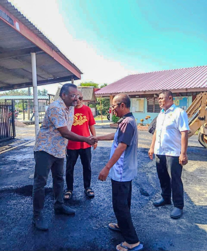 KUALA LANGAT, MAY 27 -- Parliamentary Coordinator of Kuala Langat and Vice Chief of Keadilan Kuala Langat, Haridass Ramasamy recently visited Sekolah Kebangsaan Sri Cheeding together with the village head of Sri Cheeding to inspect the resurfacing works being carried out at the school’s assembly area. The visit reflects Haridass continued commitment towards improving the welfare and safety of students within the Kuala Langat parliamentary constituency. According to him, the upgrading works were undertaken to ensure that students and teachers could carry out school activities in a safer and more comfortable environment. He expressed hope that the completed resurfacing project would help provide better facilities for the school community, especially during assemblies and outdoor activities held within the school compound. “Student safety should always be prioritised. I hope this effort will provide greater comfort not only to the students, but also to the teachers and staff who use the area every day,” he said during the visit. Haridass also shared that he was grateful to be able to fulfil a promise made to the school administration in helping to resolve the long-standing issue affecting the condition of the assembly site. The initiative was welcomed positively by the school and local community, who described the improvement as a meaningful contribution towards creating a more conducive learning environment for students at the school. --MINUTESMY