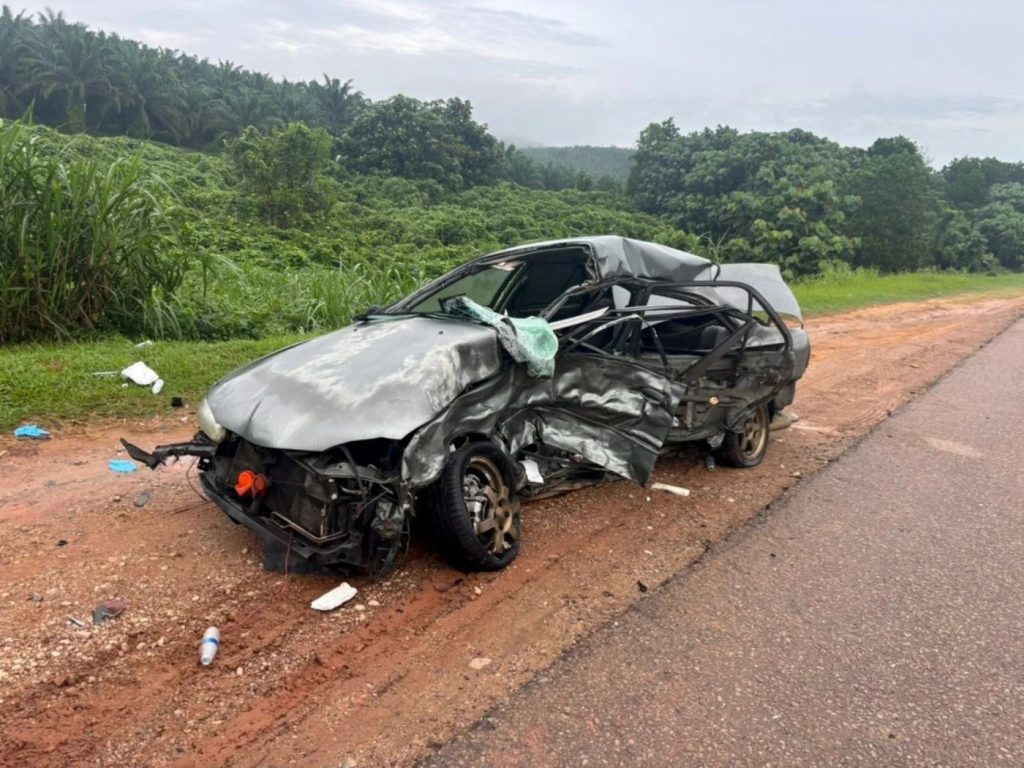 KUANTAN, May 27 -- A police officer and his wife were killed, while their four children were injured after the vehicle they were travelling in collided with another car at KM76 of Jalan Kuantan-Segamat near Pekan early this morning. Pekan police chief Supt Mohd Zaidi Mat Zin said the victims were Inspector Syah Lokman Ludza Ramli, 50, who served at the Kuantan District Police Headquarters, and his wife Nurulfiza Ardiana Ambak, 46, both of whom were pronounced dead at the scene. He said the accident is believed to have occurred at about 3 am and involved a Proton Wira driven by the victim and a Honda City. “Initial investigations found that the Honda City, driven by a 26-year-old man, was travelling from Gelang Patah to Terengganu, while the Proton Wira driven by the victim was heading from Kuantan towards Jempol. “Upon arriving at the scene, the driver of Proton Wira is believed to have lost control of the vehicle before veering into the opposite lane and colliding with the Honda City,” he said in a statement today. He said the driver of the Honda City sustained minor injuries, while his 26-year-old wife, who is 22 weeks pregnant, is receiving treatment at the Emergency Zone of Muadzam Shah Hospital. “Four children of Syah Lokman and Nurulfiza Ardiana, aged between 10 and 18, were also injured and are receiving treatment at the same hospital, including one who suffered a fractured left leg,” he said. The bodies of both victims were sent to Pekan Hospital for post-mortem examinations, and the case is being investigated under Section 41(1) of the Road Transport Act 1987. -- BERNAMA