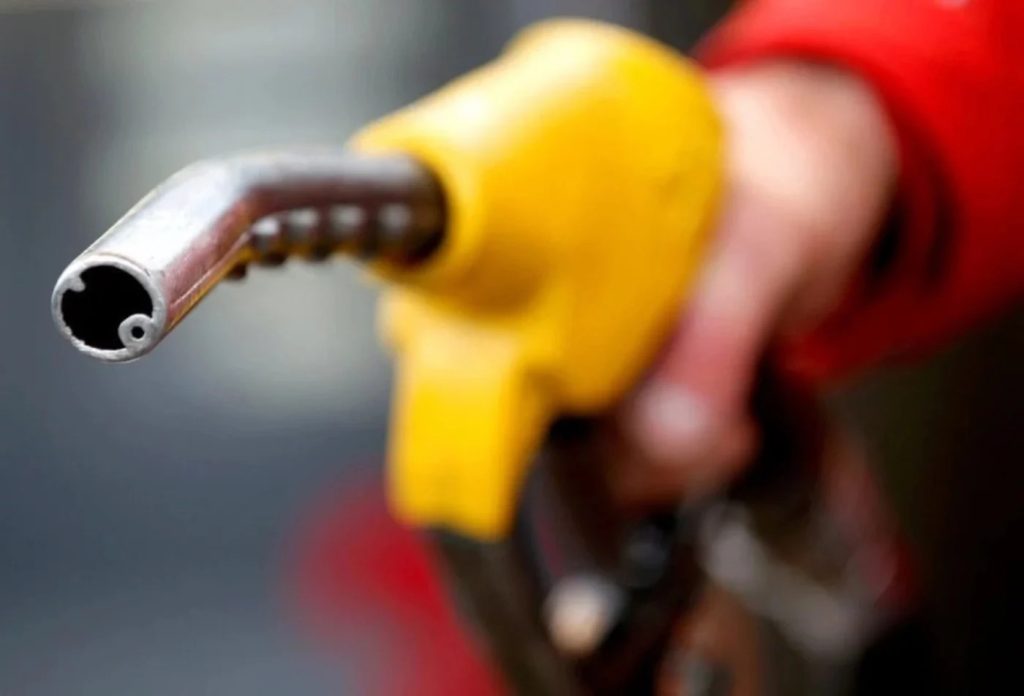 KUALA LUMPUR, May 27 -- The retail prices of RON95 and RON97 petrol have been reduced by 15 sen and 20 sen per litre respectively, while the price of diesel in Peninsular Malaysia has been reduced by 10 sen per litre for the period from May 28 to June 3. The Ministry of Finance (MOF) in a statement today announced that the retail price of RON95 petrol has been reduced to RM3.92 per litre from RM4.07, RON97 to RM4.65 from RM4.85, while diesel in Peninsular Malaysia has been reduced to RM4.87 from RM4.97. According to the ministry, in line with the Automatic Price Mechanism (APM) formula, the retail prices of petrol and diesel for the week in question were reduced following the decline in the average international market price in the previous week. “However, this decline does not indicate that the pressure on the global petroleum market has subsided as market uncertainty following the conflict in the Middle East that has lasted for more than 12 weeks still persists. “In addition, the damage to oil production and refining facilities in the Middle East will require a long period of time to recover,” the statement said. Meanwhile, MOF said the MADANI Government continues to maintain the price of subsidised petroleum products in a targeted manner to preserve the livelihood of the people and the operations of certain sectors in the uncertain global market conditions. The subsidised prices maintained are RON95 through BUDI95 at RM1.99 per liter, diesel in Sabah, Sarawak and Labuan (RM2.15), while for the Subsidised Petrol Control System (SKPS) and the Subsidised Diesel Control System (SKDS) at RM2.05 and RM2.15 per litre respectively. According to MOF through BUDI95, the government continues to maintain the subsidised RON95 price for more than 14 million eligible recipients, with more than 90 per cent of the total fuel consumption in the country involving subsidy recipients. “At the current unsubsidised RON95 price of RM3.92 per litre, the consumption of 200 litres will cost RM784. This means that the MADANI Government will bear RM386 for each recipient who uses the full BUDI95 entitlement. “Through the monthly eligibility ceiling of up to 200 litres, BUDI95 recipients will only pay up to RM398 per month for the full use of the entitlement,” the statement said. MOF said to balance the cost of living and fiscal expenditure needs prudently, the government will continue to take a targeted approach to protect the people from fuel price fluctuations, in addition to ensuring that the country’s supply remains sufficient and secure. Meanwhile, the government calls on the people to practise fuel consumption prudently through more efficient travel planning and reducing unnecessary travel to help ensure that the country’s supply continues to be secure in the current uncertain global market conditions. -- BERNAMA