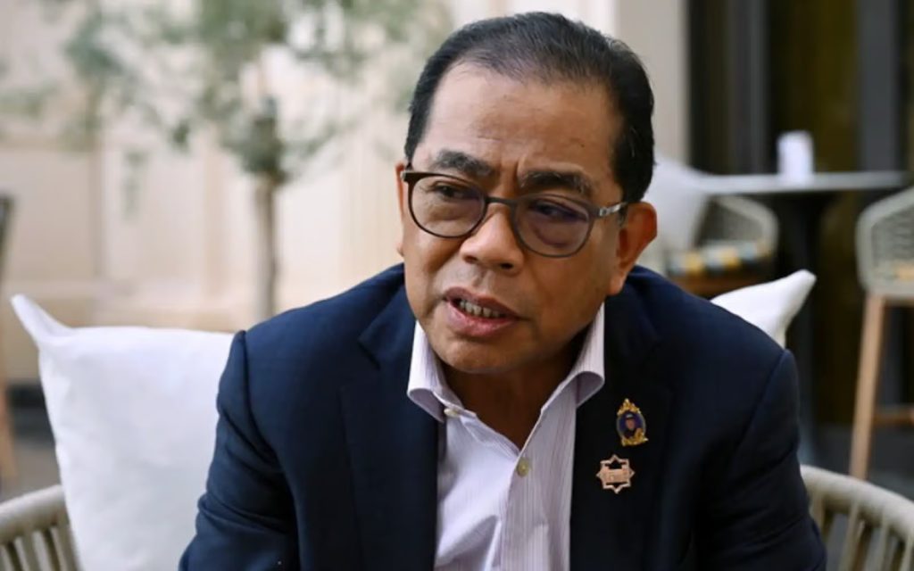 SINGAPORE, May 29 -- Defence Minister Datuk Seri Mohamed Khaled Nordin will lead the Malaysian delegation at the IISS Shangri-La Dialogue 2026, a three-day high level security forum focusing on regional security beginning Friday. Mohamed Khaled is scheduled to meet, among others, the United States (US) Secretary of Defence Pete Hegseth and Norwegian Defence Minister Tore Onshuus Sandvik during the event held at Shangri-La Singapore. The minister is set to address the Sixth Plenary Session on the topic “Managing Regional Tensions Amid Global Competition” on Sunday. On the sidelines, Mohamed Khaled is set to hold several bilateral meetings with defence counterparts and leaders from Australia, Vietnam, Canada, the Czech Republic, Italy, France, New Zealand, Thailand, and the United Kingdom (UK). He is also expected to meet Singapore Coordinating Minister for National Security and Home Affairs Minister K Shanmugam as well as engage in a bilateral discussion with his Singapore counterpart, Chan Chun Sing. In addition, Mohamed Khaled is also scheduled to attend a multilateral session with ASEAN Defence Ministers and the Five Power Defence Arrangements (FPDA) Defence Ministers’ Informal Breakfast. Organised by the Britain-headquartered International Institute for Strategic Studies (IISS), the IISS Shangri-La Dialogue 2026 brings together defence ministers, military chiefs, and diplomats from dozens of countries across the world. Vietnamese leader To Lam is slated to deliver the keynote address on Friday evening. – BERNAMA
