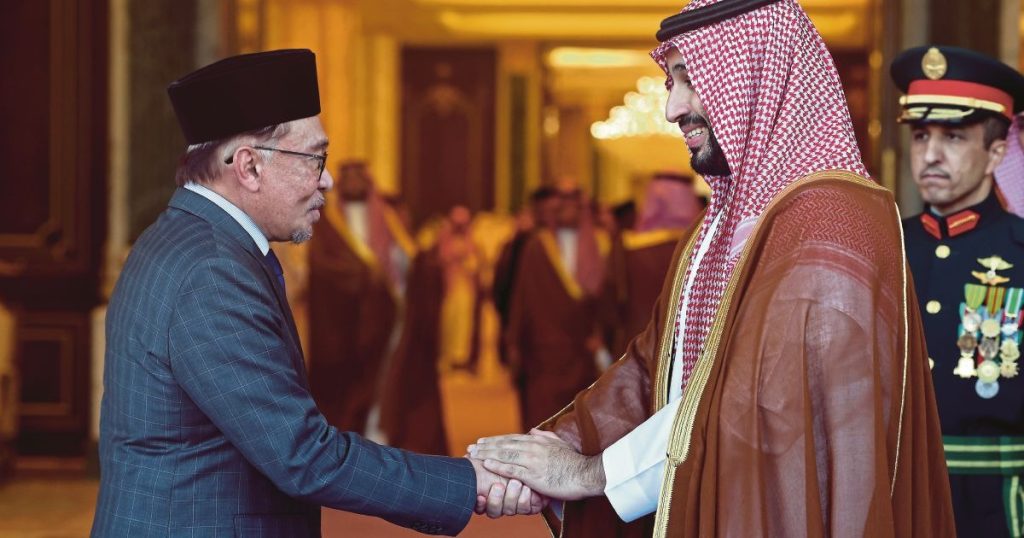 KUALA LUMPUR, May 29 -- Prime Minister Datuk Seri Anwar Ibrahim today said Malaysia’s strong relationship with Saudi Arabia continues to strengthen confidence in the country’s ability to navigate the current global economic challenge. He said the close ties between the two countries were recently reaffirmed through a personal message from Saudi Arabia’s Crown Prince and Prime Minister Mohammed bin Salman. “I received a personal text message from His Royal Highness Crown Prince Mohammed bin Salman last week, assuring continued excellent relations between our two countries. This gives us confidence to continue focusing on the development of this country," he said when launching the 2026 Kuala Lumpur International Book Fair (KLIBF) here today. Anwar said Malaysia has also been able to manage ongoing economic pressures and remains assured of adequate crude oil and diesel supplies despite uncertainties in the global economy. “Despite the economic pressures, Alhamdulillah, we have been able to manage them well. We have enough crude oil and diesel supplies, and we enjoy excellent relations with the Kingdom of Saudi Arabia,” he said. Nevertheless, the prime minister acknowledged that the government still needs to address the impact of rising prices on the people, but stressed that the government would manage the situation wisely. -- BERNAMA