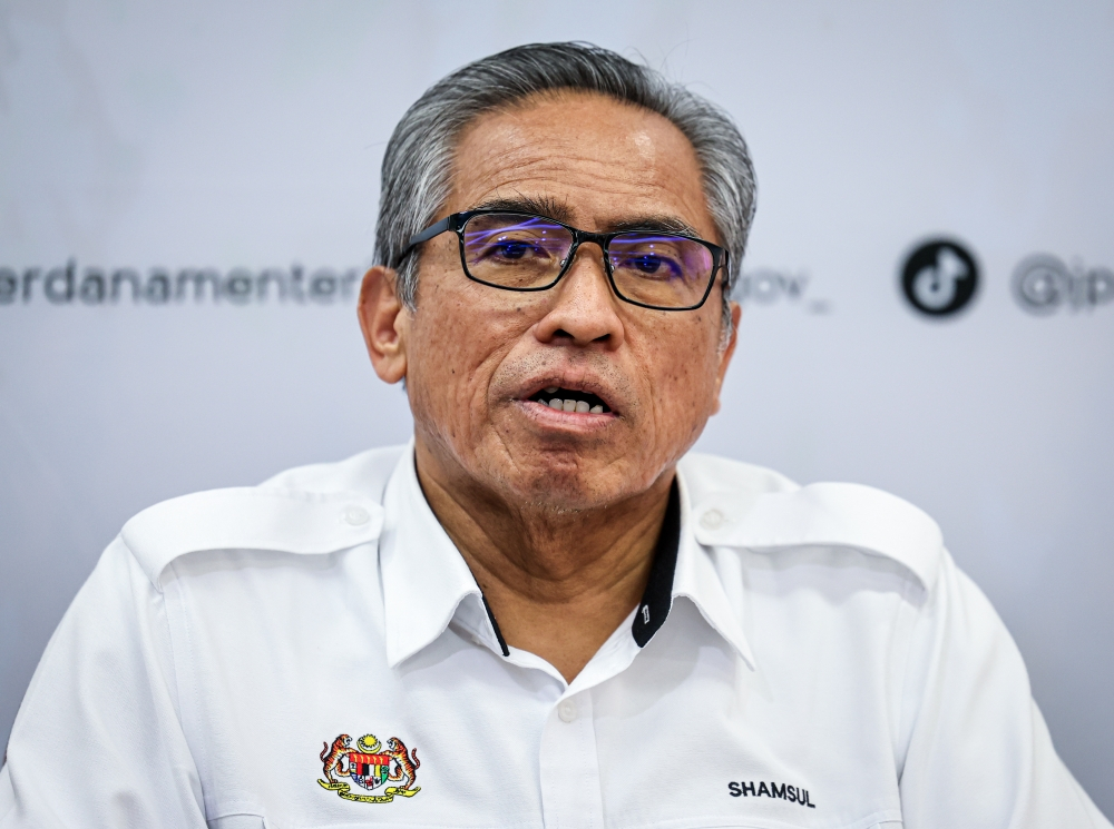 PUTRAJAYA, May 22 -- The Special Task Force on Agency Reform (STAR) has agreed to prioritise local think tanks and consultants in advisory roles to the government, while accelerating digitalisation initiatives in public services said Chief Secretary to the Government Tan Sri Shamsul Azri Abu Bakar. In a Facebook post today, he said the decision was reached during STAR’s fifth meeting this year, which he chaired this morning He said the meeting focused on two key areas - the implementation of small-scale projects benefiting the public, including the maintenance of schools, public toilets and community facilities, as well as issues related to the cost of living and job opportunities. “Amid global economic uncertainty, STAR is seeking solutions to strengthen the implementation of government strategies,” he said. In a separate Facebook post, Shamsul Azri said he also met industry representatives and chambers of commerce through the Special Task Force to Facilitate Business (PEMUDAH) after the STAR meeting. He said discussions centred on streamlining tribunal mechanisms to resolve technical disputes in the construction industry, while reducing regulatory burdens to improve productivity and competitiveness. “In efforts to drive the national economy, I believe the government and industry must continue working closely and strengthening one another,” he said. -- BERNAMA