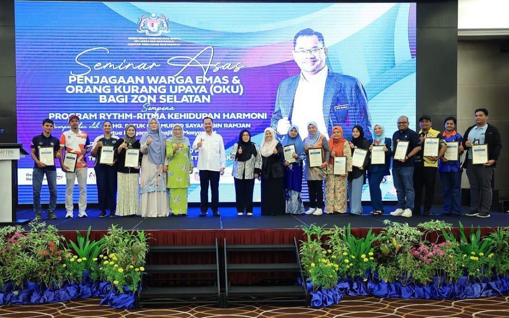 MELAKA, May 23 -- The government has approved a RM5 million allocation under the 2026 Budget initiative to implement the Ritma Kehidupan Harmoni (Rythm) Programme nationwide this year. Social Welfare Department (JKM) director-general Datuk Che Murad Sayang Ramjan said the programme includes 133 Healthy Elderly programmes and 133 therapy programmes for persons with disabilities (PwDs), expected to benefit 13,300 senior citizens and PwDs this year. He said the initiative also includes six zonal training series involving 2,900 participants. “The Rythm Programme aims to improve the wellbeing of the elderly and PwDs through health and therapy programmes at Senior Citizens Activity Centres (PAWE), Community-Based Rehabilitation Centres (PDK) and Welfare Department institutions nationwide. “It also focuses on social wellbeing, holistic care and strengthening intergenerational ties to build a more caring and inclusive community,” he told reporters here today. Earlier, he officiated the Southern Zone Basic Care Seminar for the Elderly and PwDs held in conjunction with the programme, which was also attended by Melaka Women, Family and Community Development Committee chairman Datuk Kalsom Nordin. Che Murad said the programme involves strategic collaboration with the Ministry of Youth and Sports and the Ministry of Higher Education (MOHE), particularly in youth volunteerism and welfare activities. He said the initiative not only nurtures compassion and volunteerism among youths, but also strengthens community support for the elderly and PwDs. “It also serves as a platform to unite communities across generations, strengthen social support networks and build a more caring and inclusive society,” he said. For the southern zone covering Melaka, Negeri Sembilan and Johor, he said JKM had implemented 12 of the 13 targeted programmes under the first phase, with plans to expand the initiative to the central, northern, eastern, Sabah and Sarawak zones. “So far, the programme in the southern zone has benefited 608 elderly individuals, with the involvement of 438 youth volunteers,” he added. -- BERNAMA