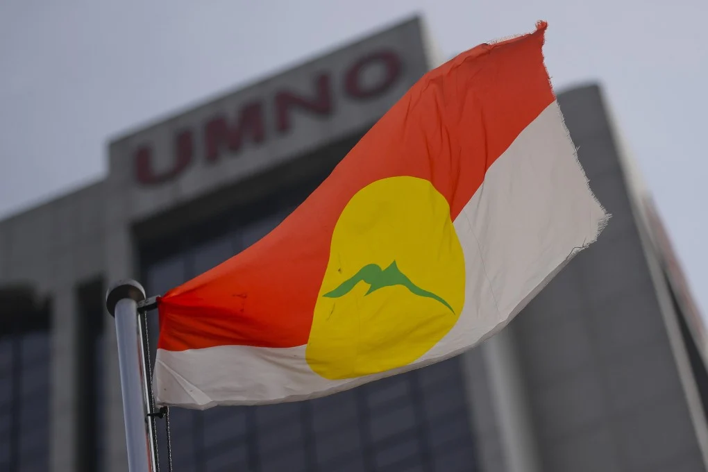 KLUANG: UMNO is ready to accept any former Bersatu members or leaders who have been subject to disciplinary action to join the party's struggle, under the Rumah Bangsa idea, said UMNO Vice President Datuk Seri Mohamed Khaled Nordin. He, who is also the Chairman of the National Home Unification Committee, said that as a party that is a "home" for the Malays, UMNO is always open to accepting anyone who wants to join the party. "We are open to accepting anyone, because our house is 'Rumah Bangsa', meaning the house is big enough for anyone," he told reporters after officiating the Malaysian Armed Forces (ATM) MADANI Economy programme at Batu 3 Camp, here, today. He said this when asked to comment on the decision of the Bersatu Disciplinary Board to dismiss and suspend the membership of elected representatives and party leaders. Yesterday, the Bersatu Disciplinary Board dismissed and suspended the membership of four more elected representatives and party leaders for violating Clause 9.1.4 of the Bersatu Constitution and the Members' Code of Ethics and Conduct. On Friday, the party also took disciplinary action against six of its leaders, including expelling two State Assemblymen (ADUNs) and suspending the membership of four other party leaders with immediate effect. Rumah Bangsa is an UMNO reunification initiative introduced by its President Datuk Seri Dr Ahmad Zahid Hamidi to unite the Malays and welcome former members back to the party, with more than 10,000 applications received so far. -- BERNAMA