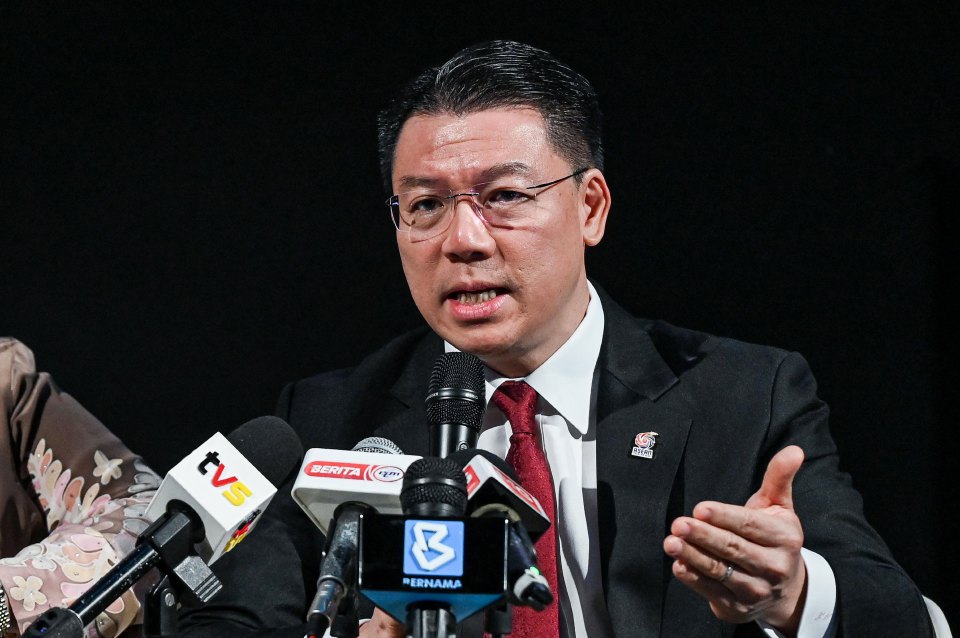 PUTRAJAYA, May 14 -- Local authorities (PBTs) nationwide have been urged to consider reducing rental rates for business premises, stalls and food courts under their jurisdiction until the end of 2026. Housing and Local Government Minister Nga Kor Ming said the move was a proactive effort by the MADANI Government to safeguard public welfare and assist hawkers and small traders currently coping with rising operating costs. “This strategic move aims to ease the burden of operating costs faced by local hawkers and small traders, thus stimulating economic growth at the grassroots level,” he said in a statement today. He said that the initiative could also help ensure the continuity of business operations, sustain job opportunities and strengthen the economic resilience of the local community. “By providing this rental reduction, we are not only assisting small traders to stay afloat, but also helping to ensure the stability of prices of goods and services for consumers,” he said. Nga said that the ministry would work closely with all PBTs to identify suitable implementation methods based on financial capabilities and local needs, to ensure public well-being and the urban economic ecosystem continued to be strengthened. “The welfare of the people has always been a priority for the MADANI Government. We want to ensure that no group is left behind in national development and continues to benefit from the country’s economic growth,” he said. Nga said that the move would also complement various ongoing efforts to assist the people and the small business community, including entrepreneurship assistance programmes, the provision of more conducive business facilities, the upgrading of food courts and public markets, and initiatives such as MyKiosk. Last Tuesday, the National Economic Action Council (MTEN) urged PBTs and state governments nationwide to reduce rental rates for premises or shops under their jurisdiction with immediate effect. Economy Minister Akmal Nasrullah Mohd Nasir said the move was crucial in helping small traders, night market operators and micro-entrepreneurs cope with rising operating costs, which account for an average of between seven and 58 per cent of total business expenses. “They are exposed to weak cash flow and often rely on a single source of income. Without intervention, the risk of business closures could increase significantly,” he said during the online briefing on the global supply crisis. --BERNAMA