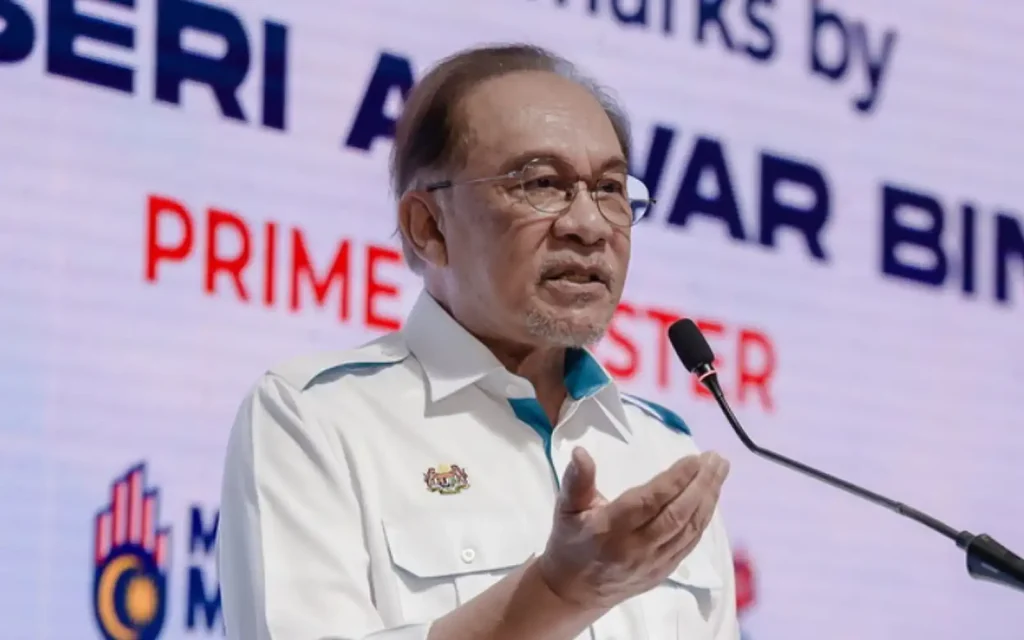 SEPANG, June 27 -- Malaysia must accelerate its adoption and development of new technologies, particularly in the Unmanned Aerial Vehicle (UAV) or drone industry, to bolster its global economic standing, said Prime Minister Datuk Seri Anwar Ibrahim. He said the drone industry, which intersects with artificial intelligence (AI) and digital transformation, has emerged as a powerful catalyst for innovation, productivity and economic growth. "If Malaysia wants to become a more successful country in terms of its economy, it must be fast in developing new technologies and fields. “Drones are related to digital technology and AI, and we need to build an ecosystem that is suitable and reasonable for them," he said at the MyDrone Expo 2026 (MDX2026) closing ceremony here today. Co-organised by the World UAV Federation (WUAVF) Malaysia Chapter and the Malaysia UAV Development Association (MUDA), the three-day expo surpassed expectations by featuring more than 100 exhibition booths and attracting thousands of visitors and industry delegates from 46 countries. Anwar pointed out that the global UAV market is projected to exceed USD55 billion by 2030, while the low-altitude economy is becoming an increasingly important driver of investment. To seize these opportunities, Anwar has directed Cabinet ministers, policymakers, science research establishments and all related agencies to extend full regulatory and ecosystem support to the industry. "The policy is clear. Drones and the related industry are given full support, not only for the air force and defence industry but also for civil activities, such as plantations, to enhance productivity," he added. To further drive the industry, Anwar said the government is committed to improving the regulatory framework, enhancing research funding, testing and certification. He also urged closer collaboration between private players, government research establishments and universities to build a robust talent pipeline, similar to existing faculties in AI and quantum computing. -- BERNAMA