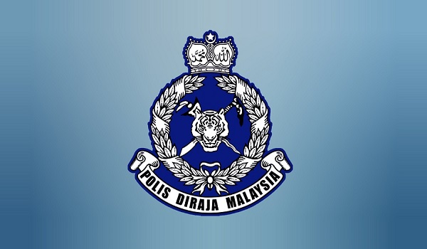Police have identified three local men suspected of an armed robbery at a grocery store in Taman Klebang Ria near Chemor, who are also believed to be involved in a similar heist in Penang. Ipoh police chief ACP Muhammad Najib Hamzah said police are actively tracking the trio after the store owner lodged a report regarding the incident last Sunday. "In the incident, three local men entered the premises armed with machetes (parang) and fled with cash and several items belonging to a female victim in her 20s. "No injuries were reported by the victim during the incident," he said in a statement tonight. Muhammad Najib said the case is being investigated under Section 395/397 of the Penal Code for armed gang robbery. He said closed-circuit television (CCTV) footage and incident details have gone viral on social media via the Threads platform. Muhammad Najib urged anyone with information about the case to contact the Ipoh District Police Headquarters (IPD) control room at 05-2451500 or visit the nearest police station to assist the investigation. He said the three suspects are also believed to be involved in an armed robbery at a convenience store in Nibong Tebal, Penang. Yesterday, Seberang Perai Selatan deputy police chief DSP Mohd Norazmi Abd Ghapar said his department was tracking down suspects who slashed a man with a machete during an armed robbery at a convenience store in Taman Bistari last Sunday. Mohd Norazmi said the suspects fled with cash, several packets of cigarettes, and a sling bag, with losses estimated at RM500. The 27-year-old male victim suffered injuries to his head and both hands. He received initial treatment at Sungai Bakap Hospital before being referred to Penang Sunway Hospital. He is reported to be in stable condition.