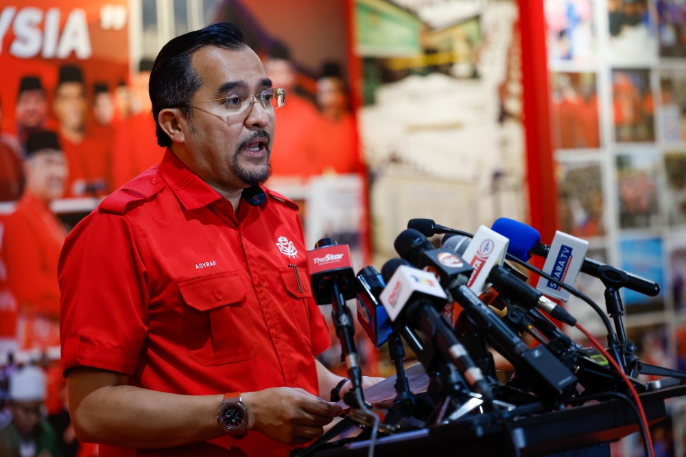 KUALA LUMPUR, June 11 -- UMNO will continue to support the Unity Government that was formed after the 15th General Election (GE15) until the next general election, in line with the decree of His Majesty Sultan Ibrahim, Kinfg of Malaysia. UMNO Secretary-General Datuk Dr Asyraf Wajdi Dusuki said this stance was decided during the UMNO Supreme Council (MKT) meeting chaired by Deputy Prime Minister Datuk Seri Dr Ahmad Zahid Hamidi, who is also the UMNO President, at Menara Dato’ Onn here tonight. At the same time, he stated that the agreement to form the Unity Government at the Federal level does not bind any state government. According to him, the Johor State Government was formed before the creation of the Federal-level Unity Government and did not involve parties from Pakatan Harapan (PH). Asyraf Wajdi added that the decision by UMNO and Barisan Nasional (BN) to defend the state mandate is not a form of betrayal against the Federal Government, as claimed by certain parties. "On the contrary, it is a legitimate, mature, and constitutional democratic practice that fully returns the mandate to the people," he said. He also mentioned that UMNO remains open to any form of cooperation with any party for the sake of the country's political stability and the well-being of the people; however, any cooperation must be built upon the principles of sincerity and trust. -- BERNAMA
