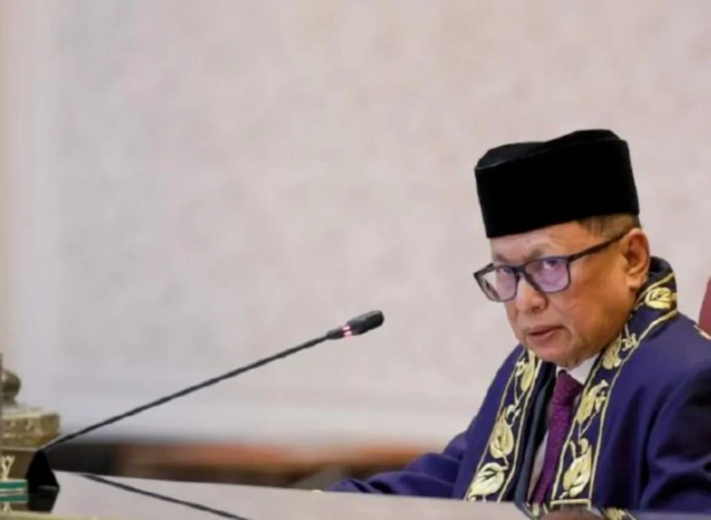JOHOR BAHRU, June 25 -- UMNO's Supreme Council member Datuk Dr Mohd Puad Zarkashi announced his departure from the party with immediate effect today. In a statement posted on Facebook today, the incumbent for Rengit state assembly seat said the decision was made without any coercion and would allow him to voice his views freely. "Without any hesitation, I announce my departure from UMNO with immediate effect from today, June 25, 2026. Therefore, UMNO need not go through the trouble of expelling me. "It will also make it easier for me to hold differing views without being accused of stabbing the party in the back. I am now free to criticise UMNO, a platform that I love and respect for the Malays and Malaysians," he said. Mohd Puad said there were many other examples which, in his view, showed that Onn Hafiz was merely a "pak turut" (yes-man), effectively reducing Johor UMNO to a "tethered puppet". He said his decision to leave the party was an act of "political courage" aimed at exposing what he described as wrongdoing before it became more serious. Mohd Puad, who is also a former Johor State Legislative Assembly Speaker, dismissed suggestions that his decision was driven by personal interests. Yesterday, the former Batu Pahat Member of Parliament hinted that he would make an important announcement after claiming there were irregularities in the selection of Barisan Nasional (BN) candidates for the Johor state election. He had earlier confirmed that he would not defend the Rengit state seat in the upcoming election despite winning it in the 2022 Johor state election and had proposed that younger candidates be given the opportunity to contest. In the 12th General Election, Mohd Puad won the Batu Pahat parliamentary seat after defeating PAS candidate Muhammad Abdullah with a majority of 12,968 votes. The former Batu Pahat UMNO division chief contested the seat again in the 13th General Election but lost to PKR candidate Datuk Mohd Idris Jusi by a majority of 1,524 votes. Mohd Puad also held several positions in the federal administration, including Deputy Education Minister from 2009 to 2013 and Director-General of the Special Affairs Department (JASA) from March 2015 to April 2018. -- BERNAMA