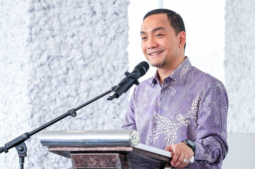 As Johor moves closer to its next state election, voters from all communities will be assessing the performance of the current administration and deciding which leadership they believe can best serve their interests. For many within the Indian community, that assessment may increasingly be shaped by a simple question: who has delivered tangible results on long-standing issues affecting the community? A recent example often cited by supporters of Johor Menteri Besar Datuk Onn Hafiz Ghazi is the completion of the Sri Maha Muniswarar Hall in Ulu Tiram. While political debates frequently revolve around promises and manifestos, the project has become a symbol of what many view as effective governance and follow-through. The hall's construction began in 1999 but encountered years of delays before eventually being abandoned in 2016. In 2022, following a visit to the site, Onn Hafiz approved RM500,000 to revive the project. Today, the completed facility serves as a venue for cultural activities, educational programmes, welfare initiatives, weddings, and community gatherings. To many residents and community leaders, the significance of the hall extends beyond its physical structure. It represents the resolution of an issue that had remained dormant for years and demonstrates a willingness by the state government to engage with grassroots concerns. Education has also remained a key issue for the Indian community. Under the current administration, Johor approved two new Sekolah Jenis Kebangsaan Tamil (SJKT) schools—SJKT Impian Emas and SJKT Taman Universiti. Given the limited number of new Tamil school approvals nationwide in recent years, supporters argue that this reflects a commitment to ensuring educational opportunities for future generations. Another notable development is the establishment of the Kompleks Upacara Terakhir Hindu in Kampung Telok Jawa. Supported by an allocation of RM1.9 million and built on land granted by the Sultan of Johor, the facility includes a crematorium that serves communities in Tebrau and Pasir Gudang. The complex was officially opened on June 1, 2026. Additionally, the state government has approved land matters involving 17 Hindu temples across Johor, helping address concerns surrounding legal recognition and long-term security for places of worship. Welfare initiatives, including Bantuan Kasih Johor and food basket programmes, have also continued to assist lower-income families navigating rising living costs. These developments have led some observers to compare the current administration's record with previous governments. Critics of Pakatan Harapan's tenure in Johor between 2018 and 2020 argue that several long-standing community issues—including temple land matters, Tamil school development, and key infrastructure projects—saw limited progress during that period. Supporters of the current administration point out that the Ulu Tiram hall itself remained incomplete for years before funding was allocated and construction resumed under the present government. They contend that visible outcomes matter more than political rhetoric when evaluating leadership performance. State-level governance often determines the pace of progress on practical issues such as temple land approvals, school development, crematorium facilities, and community infrastructure. These are matters that require administrative efficiency, policy continuity, and sustained engagement between government agencies and local communities. Whether voters ultimately support Barisan Nasional, Pakatan Harapan, or another political coalition remains a personal choice. However, it is understandable why some members of Johor's Indian community view the current administration favourably, citing projects that have moved beyond announcements and into reality. The opening of the Sri Maha Muniswarar Hall serves as a reminder that communities often judge governments not only by what they promise but by what they successfully deliver. As the next state election approaches, that record of delivery is likely to remain a significant factor in shaping voter sentiment. R. Muralitharan is a political observer and Vice President of Parti Cinta Malaysia. The views expressed are solely those of the author and do not necessarily reflect the views of the publication. -- MINUTESMY -- CREDIT: PRESS KL