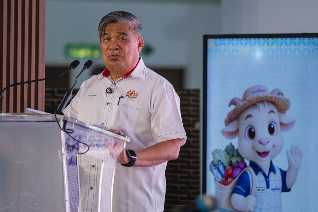 KUALA LUMPUR: Environmental sustainability needs to be given serious attention for the safety and security of the country's food sources for future generations, said Agriculture and Food Security Minister Datuk Seri Mohamad Sabu. Through a post on Facebook, he said the people need to play a collective role in facing the challenges of climate change that are currently occurring. “Climate change is no longer a future issue but a challenge we are facing today. "As Malaysians, we all have a role in preserving the environment through small actions that have a big impact, reducing waste, maintaining cleanliness, planting trees and using resources prudently," he said. He said this in conjunction with the celebration of World Environment Day with the theme "Global Action for Climate" today. Mohamad also called on the people to work together to foster environmental awareness and take action to ensure that the earth remains green, sustainable and prosperous. “One World. One Action. One Hope,” he said. -- BERNAMA