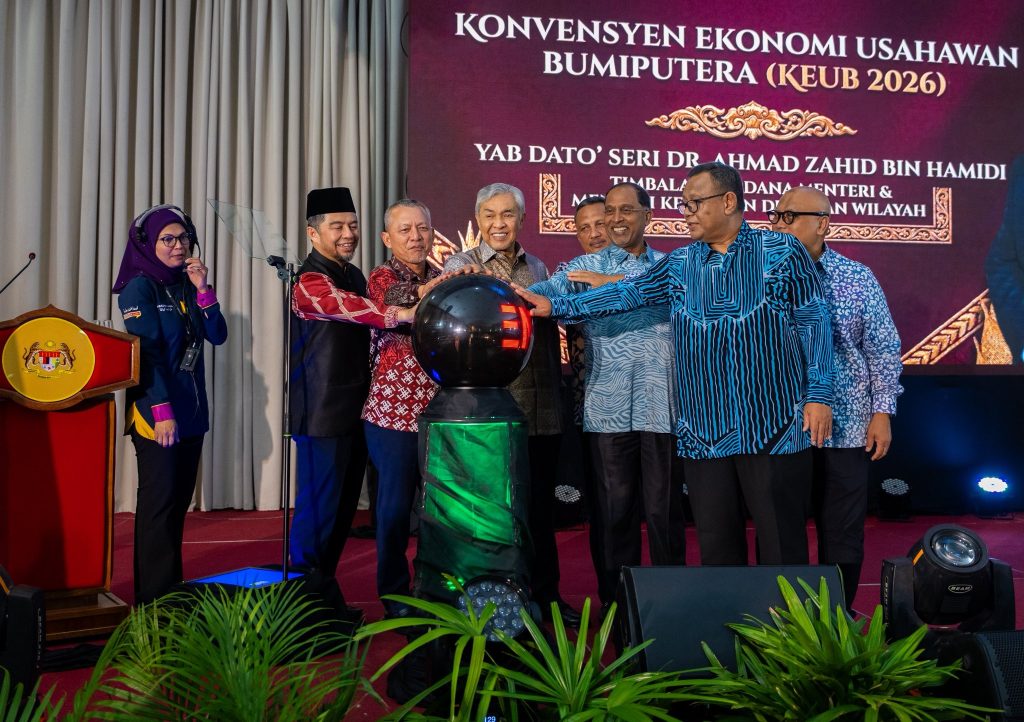 KUALA TERENGGANU, June 3 -- Deputy Prime Minister Dato' Seri Dr. Ahmad Zahid Hamidi has called for the Bumiputera economic agenda to advance beyond participation and focus on ownership, technological mastery, and leadership in strategic value chains to remain competitive in a rapidly evolving global economy, yesterday. Speaking at the closing ceremony of the Bumiputera Entrepreneur Economic Convention (KEUB) 2026 in Terengganu on Wednesday, Ahmad Zahid said Bumiputera entrepreneurs must position themselves at the forefront of the digital economy, artificial intelligence (AI), and emerging technologies. He stressed that the future of Bumiputera economic empowerment depends on their ability to become value creators, platform owners, innovation leaders, and key players in sectors that will drive future economic growth. “The world is changing rapidly. Bumiputera entrepreneurs must not only participate in the economy but also lead and shape it through innovation, technology, and strategic ownership,” he said. Ahmad Zahid noted that strengthening the Bumiputera economy requires a comprehensive and coordinated approach involving the government, educational institutions, industry players, government agencies, government-linked companies (GLCs), and entrepreneurs themselves. He said increasingly complex economic challenges demand stronger collaboration across all stakeholders to build an ecosystem that supports sustainable growth and competitiveness. The Deputy Prime Minister expressed hope that KEUB 2026 would serve as a turning point for more decisive and effective implementation of initiatives aimed at empowering Bumiputera entrepreneurs and businesses. He added that the ideas, proposals, and resolutions discussed throughout the convention must be translated into concrete actions capable of creating greater opportunities and enhancing Bumiputera participation and leadership in the nation's strategic sectors. Ahmad Zahid said the success of the Bumiputera economic agenda would depend on collective commitment and sustained efforts to ensure meaningful progress in the years ahead. -- MINUTESMY -- SOURCE : FB ZAHID HAMIDI