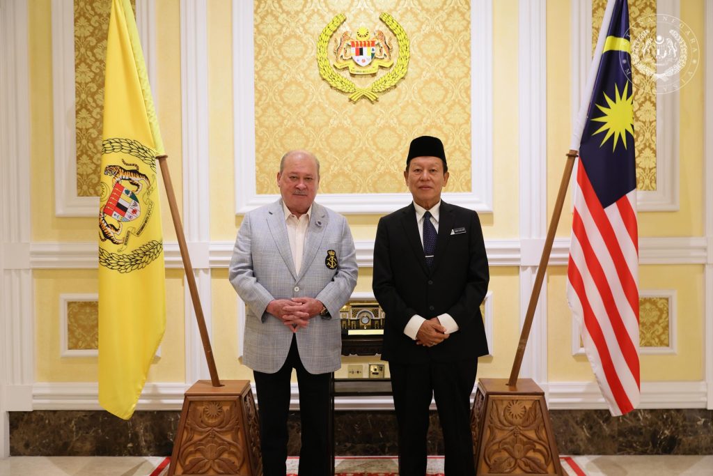 KUALA LUMPUR, June 4 — His Majesty Sultan Ibrahim, King of Malaysia, has advised the newly appointed Chief Commissioner of the Malaysian Anti-Corruption Commission (MACC), Dato' Seri Abdul Halim Aman, to carry out his responsibilities with the highest level of integrity and commitment in strengthening the nation's fight against corruption. During an audience at Istana Negara today, His Majesty expressed confidence in Abdul Halim's ability to lead the anti-graft agency and emphasised the importance of maintaining public trust through transparent and accountable governance. Sultan Ibrahim stressed that efforts to combat corruption must be carried out continuously, firmly and without fear or favour to ensure that integrity, justice and the rule of law remain protected. The King also underscored the need for all enforcement institutions to remain steadfast in safeguarding the nation's interests and strengthening public confidence in government institutions. Abdul Halim Aman was appointed as MACC Chief Commissioner effective May 13, succeeding Azam Baki. The audience with His Majesty took place at Istana Negara on Thursday.