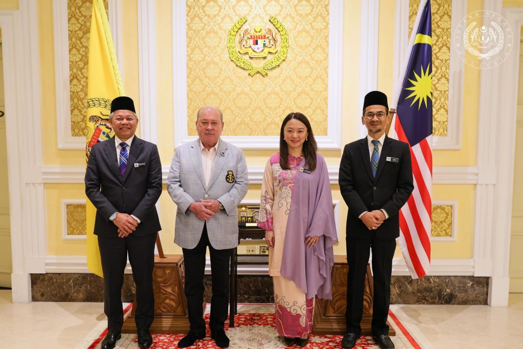 KUALA LUMPUR, June 4 — His Majesty Sultan Ibrahim, King of Malaysia, has expressed his willingness to provide views and constructive guidance regarding the future development of Kuala Lumpur, with a focus on effective governance, efficient public service delivery, and improving the quality of life for city residents. According to a statement issued today, His Majesty emphasised the importance of ensuring that development initiatives are implemented in a balanced and inclusive manner, while safeguarding the welfare of the people. The King also stressed that all planning and policy implementation should deliver comprehensive benefits to society and contribute to the long-term prosperity of the Federal Capital. Earlier today, Sultan Ibrahim granted an audience to Hannah Yeoh at Istana Negara. During the meeting, Hannah Yeoh presented a briefing on the Kuala Lumpur Reform Agenda, which covered various aspects of the city's development, including security, urban planning, and governance initiatives aimed at enhancing Kuala Lumpur's liveability and competitiveness. Also present during the audience were Muhammad Azmi Mohd Zain and Fadlun Mak Ujud. The meeting took place at Istana Negara on Thursday. -- MINUTESMY -- CREDIT: FB SULTAN IBRAHIM SULTAN ISKANDAR