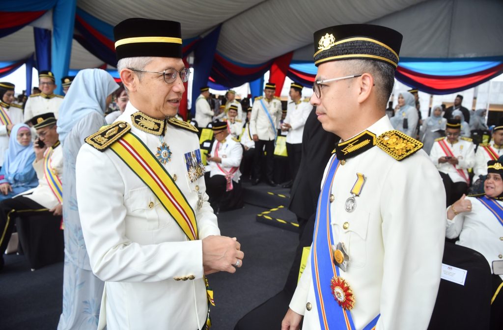 PUTRAJAYA, June 5 -- Communications Minister Fahmi Fadzil today attended the Royal Colours Parade held at Dataran Pahlawan Negara in conjunction with the Official Birthday Celebration of His Majesty the Yang di-Pertuan Agong. Fahmi described the ceremony as a significant symbol of the unwavering loyalty of the Malaysian Armed Forces (ATM) to the King and the nation, while also serving as a platform to foster patriotism and honour the longstanding traditions and sacrifices of the country's military personnel. “The parade reflects the steadfast commitment of the Malaysian Armed Forces in upholding national sovereignty and preserving the nation's security. It also serves as a reminder of the noble legacy and dedication of our servicemen and women,” he said. He extended his congratulations to the 148 officers and 1,192 personnel from the Army, Royal Malaysian Navy, and Royal Malaysian Air Force who successfully participated in and contributed to the organisation of the prestigious ceremony. Fahmi also expressed his appreciation for the sacrifices and dedication of ATM personnel in safeguarding Malaysia's peace, stability, and sovereignty. “I pray that all members of the Malaysian Armed Forces continue to be blessed with strength, good health, and protection as they carry out their responsibilities in service to the nation,” he added. The Royal Colours Parade is one of the key events held annually in conjunction with the Official Birthday Celebration of the Yang di-Pertuan Agong, highlighting the close relationship between the Armed Forces and the institution of the monarchy. -- MINUTESMY -- CREDIT: FB FAHMI FADZIL