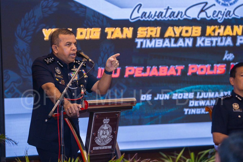 KUANTAN, June 5 -- Strengthening integrity remains a fundamental pillar that must be reinforced among all personnel of the Royal Malaysia Police (PDRM) to ensure excellence in service delivery, while effective supervision by senior officers must be aligned with established directives and actions. This was emphasised by Deputy Inspector-General of Police (IGP) Tan Sri Ayob Khan Mydin Pitchay during a gathering and address with PDRM personnel from the Pahang contingent at Dewan Tun Razak here on Friday. Upon arrival, Tan Sri Ayob Khan was welcomed by Pahang Police Chief Dato’ Sri Yahaya Othman before attending a courtesy visit session and signing the visitors’ book. In his address, Tan Sri Ayob Khan urged all members of the police force to carry out their responsibilities with sincerity, integrity and a strong sense of accountability, while remaining steadfast in upholding religious values and high moral principles. He also reminded personnel to steer clear of all forms of corruption, misconduct and abuse of power in order to preserve public trust in the nation's police force. During the event, Tan Sri Ayob Khan also met with personnel from the Pahang Special Branch, where he shared his views and underscored the importance of enhancing the force’s security preparedness in facing evolving security challenges. Also present were heads of departments, district police chiefs and formation commanders from the Pahang contingent.