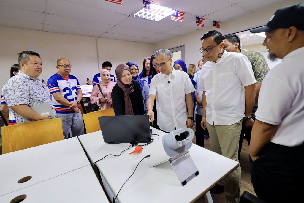 BATU PAHAT, June 8 -- Communications Minister Datuk Fahmi Fadzil today conducted a working visit to NADI Taman Nira in Batu Pahat to observe the implementation of community-focused programmes under the National Information Dissemination Centre (NADI) initiative, yesterday. During the visit, Fahmi attended the AI Workshop: AI for Smarter Work with Google Workspace & Gemini (Simple Google AI Skills for Everyday Work), which was participated in by members of the local community. The workshop provided participants with practical and introductory exposure to the use of artificial intelligence (AI) tools, particularly Google Gemini and Google Workspace, to simplify everyday tasks. The session covered applications such as email writing, work draft preparation, idea generation and improving communication efficiency through AI-powered solutions. Participants were also introduced to effective prompt-writing techniques to help them utilise AI tools with greater confidence and productivity. In addition to the AI workshop, the NADI digital health screening initiative using AirDoc technology was carried out for the local community. The programme aims to expand access to convenient, fast and comprehensive health assessments through digital technology. Fahmi said initiatives such as AI literacy programmes and digital healthcare services demonstrate the evolving role of NADI as an inclusive digital community centre that empowers citizens with essential digital skills and services. He reaffirmed the government’s commitment to strengthening NADI’s role nationwide, ensuring that the centres remain relevant and impactful platforms that contribute directly to the well-being and digital empowerment of communities across Malaysia. -- MINUTESMY -- CREDIT : FB FAHMI FADZIL