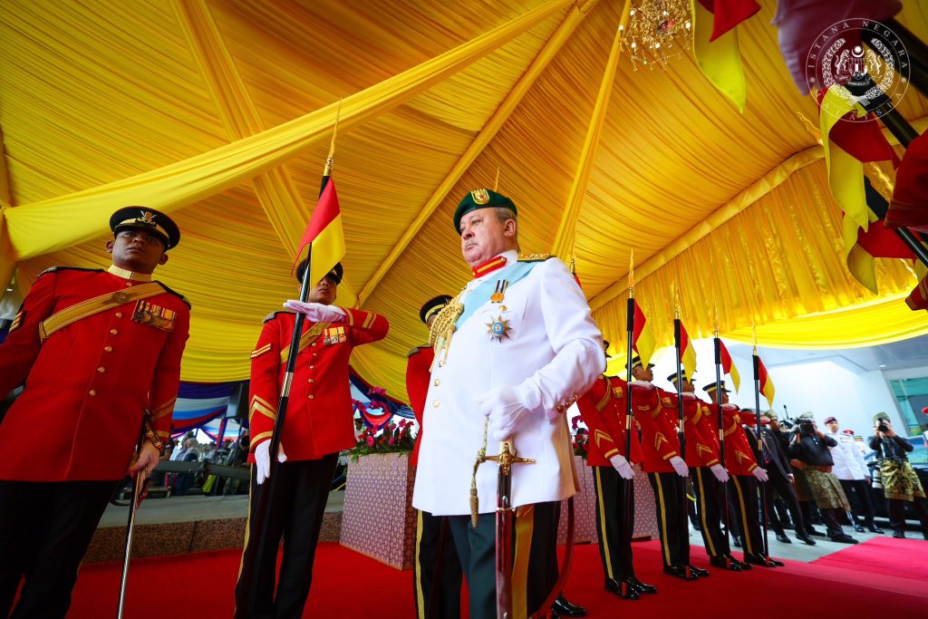PUTRAJAYA, June 5, 2026 — His Majesty Sultan Ibrahim Sultan Iskandar, King of Malaysia, attended the Armed Forces Colours Parade Ceremony at Dataran Pahlawan Negara, Putrajaya, today as part of the official celebrations marking His Majesty's Official Birthday 2026. Accompanying His Majesty was His Royal Highness Tunku Idris Iskandar Al-Haj Ibni Sultan Ibrahim, Tunku Temenggong of Johor. Upon arrival, Sultan Ibrahim was received by Prime Minister Anwar Ibrahim, Deputy Prime Minister Fadillah Yusof, and Defence Minister Mohamed Khaled Nordin. His Majesty was accorded a royal salute as the national anthem, Negaraku, was played. A 21-gun salute was also fired by the 41st Ceremonial Battery of the Royal Artillery Regiment, led by Major Hafizah Mat Ghani. Sultan Ibrahim subsequently inspected the parade contingent comprising 25 officers and 510 personnel from the three branches of the Malaysian Armed Forces (ATM). The parade was commanded by Lieutenant Colonel Azlan Shah Baharom, Commanding Officer of the Fifth Battalion, Royal Malay Regiment. The Colours Parade Ceremony is one of the principal events held in conjunction with the Official Birthday celebration of the Yang di-Pertuan Agong. The military colours, known as Panji-Panji, represent the honour, pride, spirit, and unwavering loyalty of the Malaysian Armed Forces to the King and the nation. Historically, military colours originated from banners carried by armies in ancient times. In the modern era, they symbolize the close relationship between military units and the Royal Institution under the patronage of the Yang di-Pertuan Agong. The Colours Parade Ceremony is traditionally held three times during the five-year reign of each Yang di-Pertuan Agong — in the first, third, and final years of the monarch's reign. -- MINUTESMY -- SOURCE : Sultan Ibrahim Sultan Iskandar