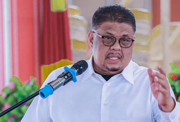 ALOR GAJAH: Melaka Chief Minister Datuk Seri Ab Rauf Yusoh hinted that the State Election (PRN) will only be held after the Johor and Negeri Sembilan PRNs are completed. He said the situation in Johor and Negeri Sembilan was different from that in Melaka, which did not require the State Legislative Assembly (DUN) to be dissolved in the near future. The Melaka State Legislative Assembly term expires on Dec 30. "We (Barisan Nasional) will continue to carry out government affairs to look after the people's affairs until a date to be officially announced." "We are not participating in either Johor or Negeri Sembilan and we will send machinery to assist in the state elections in both states," he said when met by reporters at a thanksgiving ceremony in conjunction with his return from performing the hajj at his residence in Kampung Pulau here, tonight. Ab Rauf said he would also examine the results of the Johor and Negeri Sembilan state elections before thinking of a suitable date to dissolve the state assembly. The Chief Minister stressed that he was not pressured by any party urging Melaka to also dissolve the state assembly, as happened in Johor and Negeri Sembilan. However, he did not rule out any possibility regarding the future of the Melaka State Legislative Assembly, describing politics as "an art with 1,001 possibilities". The Melaka state election held in 2021 saw Barisan Nasional (BN) form the state government after winning 21 seats, while Pakatan Harapan (PH) won five seats and Perikatan Nasional (PN) won two seats. The Negeri Sembilan state assembly was dissolved today while Johor's was dissolved on June 1. -- BERNAMA