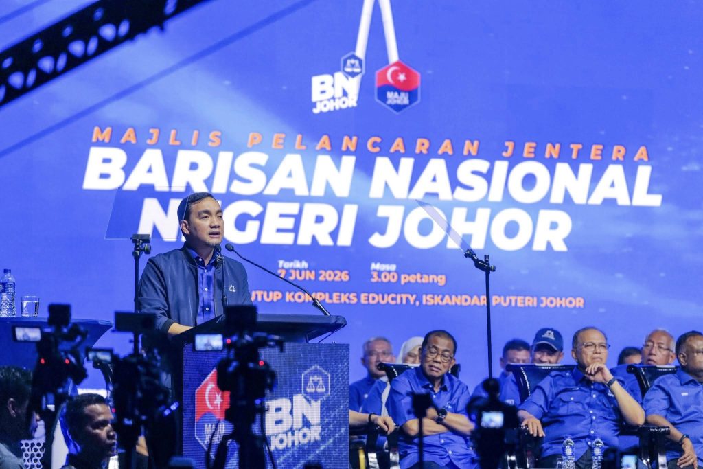 JOHOR BAHRU, June 8, 2026 – Johor Barisan Nasional (BN) Chairman and Johor Menteri Besar, Onn Hafiz Ghazi, has firmly stated that DAP has never been part of the BN-led Johor state government and will not be included in the administration as long as the people of Johor continue to give BN the mandate to govern the state. According to Onn Hafiz, the stance is not rooted in arrogance or racial considerations, but rather in principles, the mandate entrusted by the people, and BN Johor’s responsibility to safeguard the interests of Bangsa Johor. “This is not about arrogance. Nor is it about race. It is about principles, mandate, and responsibility to Bangsa Johor,” he said in a statement. As the chairman of BN Johor, Onn Hafiz said he is committed to serving all communities in the state and has a duty to respect the aspirations of grassroots members at every level who want the coalition to contest the 2026 Johor State Election independently. He also stressed that the political situation at the federal level should not be equated with the circumstances in Johor. According to him, the cooperation between BN and Pakatan Harapan (PH) at the federal level was formed following the 15th General Election (GE15) upon the decree of the then Yang di-Pertuan Agong, after no political coalition secured a clear majority to form the federal government. “The federal government and the Johor state government are two different entities. At the federal level, BN cooperated with PH after GE15 following the decree of the 16th Yang di-Pertuan Agong when no coalition had sufficient numbers to form a government,” he explained. Onn Hafiz emphasized that the situation in Johor is fundamentally different, as BN was given a clear mandate by voters to govern the state. He said the BN-led Johor administration has demonstrated stability and delivered results through various development and people-centric initiatives. “In Johor, BN was given a clear mandate by the people. We have established a stable state government. We have proven our performance, and we have a responsibility to continue this work without being disrupted by political maneuvering that could undermine the state's stability,” he said. The Johor Menteri Besar further stressed that Johor has its own political approach aimed at preserving stability and ensuring the continuity of development efforts for the benefit of its people. “In Johor, we have our own way. This is UMNO Johor. This is BN Johor. This is Bangsa Johor,” he added. The statement is seen as reinforcing BN Johor’s position ahead of the 2026 Johor State Election while providing a clear indication of the coalition’s political direction as it seeks to maintain its administration and mandate in the state. -- MINUTESMY -- SOURCE: FB ONN HAFIZ GHAZI