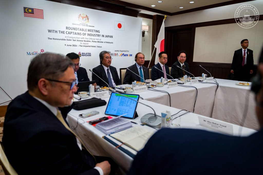 TOKYO, June 10 -- Prime Minister Datuk Seri Anwar Ibrahim yesterday presented Malaysia’s economic aspirations, policy direction and investment potential during a business dialogue with leaders of 29 major Japanese conglomerates. The dialogue, organised by the Ministry of Investment, Trade and Industry (MITI), brought together representatives from some of the world's leading companies in banking and finance, semiconductors, renewable energy, infrastructure and petrochemicals. Speaking during the session, Anwar outlined the MADANI Government’s vision for sustainable economic growth and highlighted Malaysia’s strengths as a competitive investment destination in Southeast Asia. The meeting also provided an avenue for discussions on potential investment opportunities and strategic collaborations that could deliver mutual benefits for both Malaysia and Japan. Anwar stressed that the global supply chain disruptions affecting economies worldwide are accelerating shifts in the international economic landscape. He noted that countries capable of attracting strategic industries, advanced technologies and high-value investments would be better positioned to address future challenges, particularly in strengthening energy security and economic resilience. The Prime Minister said Malaysia must continue to deepen engagement with world-leading corporations to ensure the country remains competitive and develops into a regional hub for strategic industries and future technologies. He reaffirmed the government’s commitment to enhancing the national investment ecosystem through clear, consistent and investor-friendly policies aimed at attracting more quality investments into key sectors. According to Anwar, such efforts are expected to strengthen the country's economic foundations while creating more high-value employment opportunities for Malaysians. The business dialogue formed part of the Prime Minister’s official visit to Japan, which focuses on strengthening bilateral economic cooperation and expanding investment ties between the two countries. -- MINUTESMY -- SOURCE:FB ANWAR IBRAHIM
