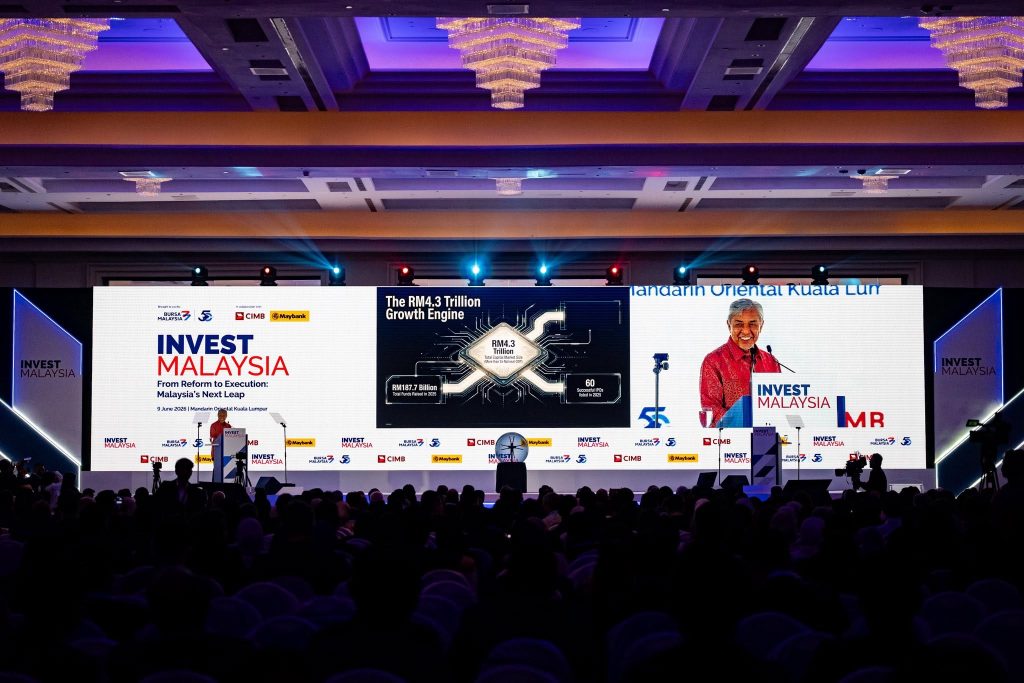 KUALA LUMPUR, June 10 — Deputy Prime Minister Datuk Seri Dr Ahmad Zahid Hamidi, yesterday has welcomed the emphasis on inclusive growth and value creation outlined during Invest Malaysia 2026, describing it as a vital step towards ensuring the benefits of economic development are shared across all levels of society. The premier investment event brought together investors, industry leaders and capital market participants from Malaysia and around the world to discuss the country’s future economic direction and investment opportunities. Zahid said Malaysia’s continued success should not be measured solely by the volume of investments secured, but also by the value generated through those investments, including the creation of quality jobs, innovation, entrepreneurship and sustainable economic opportunities. He noted that capital plays an important role in connecting ambition with opportunity, enabling businesses to expand, entrepreneurs to grow and industries to innovate. However, he stressed that investment benefits must extend beyond large corporations and reach small and medium enterprises (SMEs), young entrepreneurs, Technical and Vocational Education and Training (TVET) graduates, rural businesses and regional economic centres. According to Zahid, a more inclusive investment ecosystem would ensure that a wider segment of Malaysians can participate in and benefit from the nation’s economic progress. He also welcomed the announcement that the Employees Provident Fund (EPF), Permodalan Nasional Berhad (PNB) and Kumpulan Wang Persaraan (KWAP) will allocate a portion of their capital towards supporting companies committed to value creation and the adoption of MY Value Up principles. Zahid said the initiative reflects the government’s commitment to building a resilient and competitive economy that prioritises long-term growth and sustainable development. He expressed confidence that Malaysia will continue strengthening its position as a stable, investment-friendly and globally competitive economy, capable of attracting quality investments while generating greater prosperity and opportunities for its people. -- MINUTESMY -- SOURCE: FB ZAHID HAMIDI