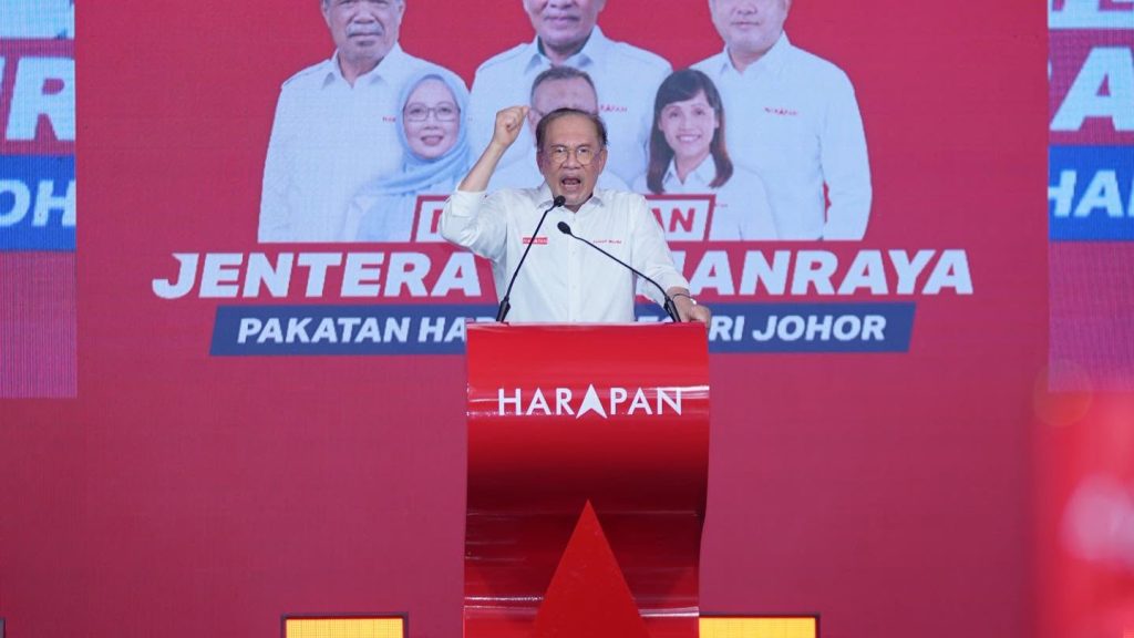 SEREMBAN: Pakatan Harapan (PH) chairman Datuk Seri Anwar Ibrahim has called on the people of Negeri Sembilan to give the coalition a mandate in the 16th State Election (PRN) to continue to govern the state. The Prime Minister said the support was important to enable the full mandate to be given to Datuk Seri Aminuddin Harun to be reappointed as Menteri Besar so that the state's future would be more secure. "Now, I ask for a mandate from the Pakatan Harapan (PH) Government of Negeri Sembilan... for this mandate, Tok Min (Aminuddin Harun) is appointed as Menteri Besar. "God willing, the future of Negeri Sembilan will be more secure. The future of this state is the future of workers, small traders," he said when launching the Negeri Sembilan PH election machinery here tonight. Also present were PH Deputy Chairman Anthony Loke, PH Secretary-General Datuk Seri Saifuddin Nasution Ismail, PKR Information Chief and Communications Minister Datuk Fahmi Fadzil and other top leadership. Anwar also stressed that the current ruling government is focusing on efforts to safeguard the welfare of the people and strengthen the country's economy through investment. He said Malaysia's investment performance showed encouraging development compared to several neighbouring countries, with several states also recording rapid growth. "I want to emphasize again, we govern for the welfare of the people. We want to work as best as possible," he said, adding that among the states that have shown a surge in development are Johor and Negeri Sembilan as a result of increased economic activity and investment coming into the country. Meanwhile, he stressed that the government does not adopt a hostile approach despite political differences among leaders. "I don't want to be enemies, the right wing (of the Unity Government) of the Deputy Prime Minister who is also the UMNO President, we are working as usual out of love for the people," he said. Anwar said political stability and cooperation among parties in the Unity Government were important to ensure that the national development agenda could be implemented effectively for the well-being of the people. Meanwhile, the Prime Minister said the Federal Government does not interfere in matters involving royal institutions in Negeri Sembilan, but rather all matters must be resolved in accordance with the Constitution and existing laws. He said that although there were various views regarding the monarchy system in the state, the Federal Government still respected the jurisdiction of the state government and the institution of the Yang Dipertuan Besar. "I know that in Negeri Sembilan there are those who disagree with my decision. I do not interfere, I do not interfere in state affairs," he said. Anwar said he and government representatives had held discussions with relevant parties, including the state's law enforcement, but stressed that he did not dispute the Adat Perpatih or the state's system and constitution. "Did I not contact Undang? I did contact Undang... I do not dispute Adat Perpatih, Undang, Luak, I do not dispute. That is the state constitution but for now, everything is not in order and in order, we have a Menteri Besar, we have a Yang Dipertuan Besar of Negeri Sembilan," he said. The Prime Minister also reminded all parties not to make the royal institution a source of political controversy that could affect the stability of the country and the Constitutional Monarchy system. "We say we support the monarchy system, but at the same time we are working to overthrow the monarchy. I do not agree. Any changes must follow constitutional rules," said Anwar. -- BERNAMA