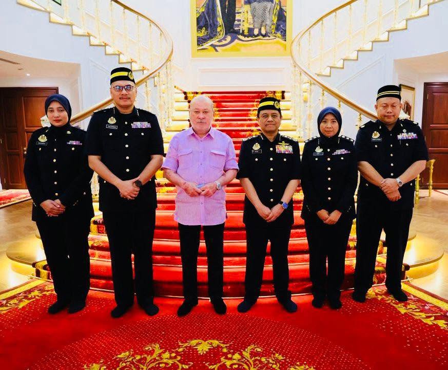 JOHOR BAHRU, June 15 -- His Majesty Sultan Ibrahim, the Yang di-Pertuan Agong, granted an audience to Road Transport Department (JPJ) Director-General Aedy Fadly Ramli at Istana Pasir Pelangi here today. The audience session provided an opportunity for the JPJ Director-General to brief His Majesty on the latest developments within the Road Transport Department, including ongoing initiatives and the department’s strategic direction in enhancing public service delivery, improving compliance with road transport laws, and strengthening the nation’s road safety agenda. During the meeting, matters related to the department’s efforts to modernise its services and improve efficiency for the benefit of the rakyat were also discussed. In a statement, JPJ expressed its deepest appreciation to His Majesty for granting the audience and reaffirmed its unwavering loyalty to the Yang di-Pertuan Agong and the institution of the Malay Rulers as the pillar of the nation’s sovereignty and unity. The department also conveyed its prayers and well wishes for His Majesty, Her Majesty the Raja Permaisuri Agong, and members of the Royal Family, praying for their continued good health, well-being, and protection. -- MINUTESMY -- SOURCE: FB JPJ