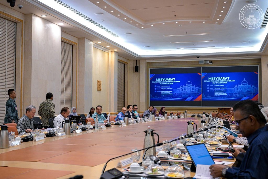 PUTRAJAYA, June 12 -- Prime Minister Datuk Seri Anwar Ibrahim said the National Economic Action Council (MTEN) meeting today reviewed a presentation by the Malaysian Meteorological Department (METMalaysia) on the El Niño phenomenon and its potential impact on the country. Anwar said the meeting agreed that METMalaysia should immediately intensify public awareness and outreach efforts by conducting comprehensive briefings across all states. He stressed that preparedness at the grassroots level must also be strengthened, as preventive measures and early planning remain the most effective defense against increasingly volatile and extreme weather conditions. The Prime Minister noted that proactive engagement with state governments, local authorities, and communities is essential to ensure Malaysians are well-prepared to face the challenges posed by climate-related events. During the meeting, MTEN also received a presentation from the Malaysia Petroleum Resources Corporation (MPRC) on the future direction of Malaysia’s Oil and Gas Services and Equipment (OGSE) sector. Anwar said the government recognizes that the growth and development of businesses and industries are largely driven by the competence, agility, and innovation of industry players. He added that the government will continue to provide clear, conducive, and supportive policies to facilitate sustainable industry growth and strengthen Malaysia’s economic competitiveness. Amid global economic uncertainty, geopolitical tensions, and various international crises, Anwar reaffirmed the MADANI Government’s commitment to safeguarding the interests of the people while ensuring the nation’s economy remains sustainable, resilient, and capable of withstanding future challenges. “The MADANI Government will continue to act with wisdom and foresight to protect the well-being of the rakyat and ensure that Malaysia remains economically strong and resilient in the face of any challenges ahead,” he said.   --  MINUTESMY  -- SOURCE : FB ANWAR IBRAHIM
