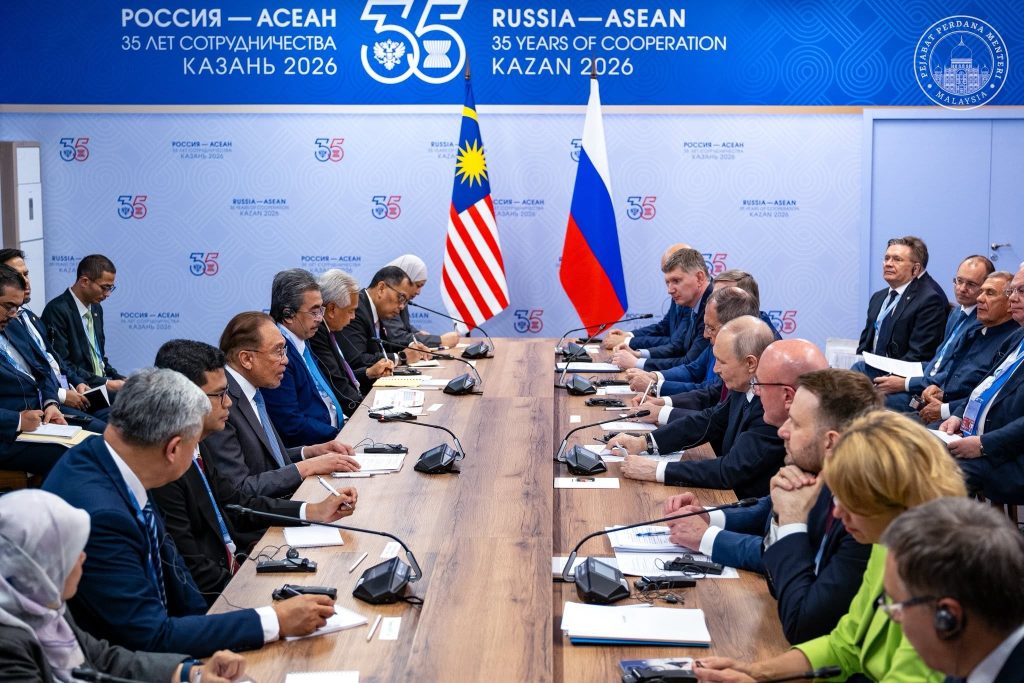 MOSCOW, June 18 — Prime Minister Datuk Seri Anwar Ibrahim held a productive meeting with Russian President Vladimir Putin, focusing on strengthening bilateral cooperation across key strategic sectors, particularly energy, technology, trade, and investment. Anwar said the discussions underscored the strong and growing relationship between Malaysia and the Russian Federation, while exploring new avenues for collaboration that would benefit both nations. During the meeting, the Prime Minister conveyed greetings from His Majesty Sultan Ibrahim, King of Malaysia, and expressed appreciation for the respect and cordial treatment consistently extended by President Putin towards Malaysia. A major focus of the talks was enhancing cooperation in the energy sector, which Anwar described as a strategic area of mutual interest. He welcomed Russia’s willingness to pursue long-term collaboration in energy development and oil supply, a move that could contribute to Malaysia’s efforts to strengthen national energy security. The leaders also exchanged views on expanding cooperation in emerging technologies, cybersecurity, digital transformation, artificial intelligence (AI), modern agriculture, and pharmaceuticals. In addition, discussions covered initiatives to facilitate greater people-to-people exchanges through visa liberalisation measures, as well as the exploration of mechanisms to expand bilateral trade and investment using local currencies, namely the Malaysian ringgit and Russian ruble. Anwar also acknowledged President Putin’s consistent position on international issues, particularly concerning Gaza and Iran. "The MADANI Government will continue to take strategic and proactive measures to strengthen the country's energy security through international partnerships that can ensure the stability, continuity, and sustainability of energy supplies for the benefit of the people," Anwar said. The meeting reflects Malaysia’s ongoing efforts to deepen engagement with key global partners while advancing economic growth, technological innovation, and long-term energy resilience. -- MINUTESMY -- SOURCE: FB ANWAR IBRAHIM