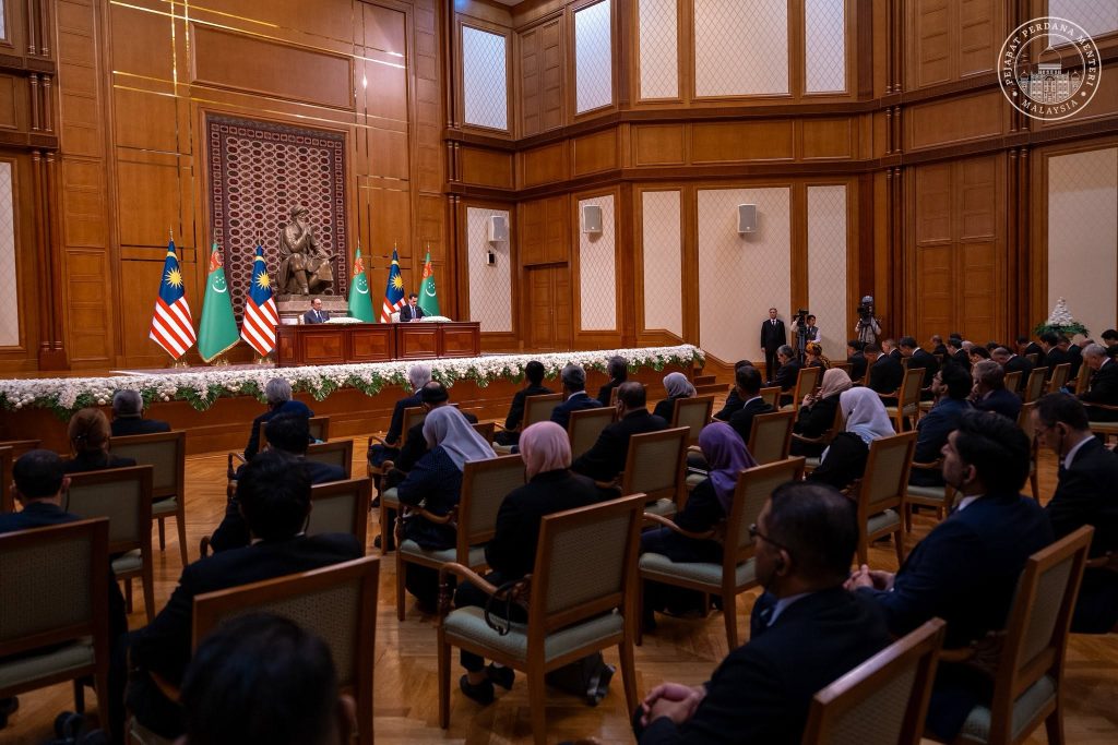 ASHGABAT, June 20 — Prime Minister Datuk Seri Anwar Ibrahim witnessed the exchange of several key agreements and memoranda of understanding (MoUs) between Malaysia and Turkmenistan, marking a significant step forward in strengthening strategic cooperation across a range of priority sectors, yesterday. The signing ceremony, held during Anwar’s official visit to Turkmenistan, underscored both nations’ commitment to fostering a more structured, progressive, and mutually beneficial bilateral relationship. Among the documents exchanged were a Memorandum of Understanding between the Academy of Sciences Malaysia and the Academy of Sciences of Turkmenistan, as well as an MoU between the aviation authorities of both countries aimed at enhancing cooperation in the aviation sector. The two governments also signed an MoU on diplomatic training to strengthen collaboration in capacity-building and the development of diplomatic expertise. In addition, Malaysia and Turkmenistan concluded an Air Services Agreement, paving the way for closer connectivity and greater people-to-people and business exchanges between the two countries. Another notable development was the announcement of an MoU involving Universiti Tenaga Nasional (UNITEN) and higher education institutions in Turkmenistan, reflecting the growing emphasis on academic cooperation, research, and talent development. The visit also saw the adoption of a Joint Statement by Malaysia and Turkmenistan, reaffirming their shared commitment to expanding cooperation across multiple sectors of mutual interest. Speaking at a joint media conference with Turkmen President Serdar Berdimuhamedov, Anwar said the agreements reflected the determination of both countries to elevate bilateral ties and deliver long-term benefits to their people. “These documents embody our shared aspiration to build a stronger, more organised, and complementary partnership that will continue to serve the strategic interests of both nations,” he said. The Prime Minister also stressed the importance of ensuring that all agreements reached are implemented effectively. “We have reaffirmed our collective commitment to execute every cooperation initiative that has been agreed upon in a disciplined, transparent, and effective manner,” he added. Anwar expressed confidence that the enduring friendship between Malaysia and Turkmenistan would continue to flourish, driven by mutual trust, respect, and a shared vision for future prosperity. He said the strengthened partnership would create new opportunities for collaboration in science, education, diplomacy, transportation, and economic development, further reinforcing the longstanding ties between the two nations. -- MINUTESMY -- SOURCE: FB ANWAR IBRAHIM