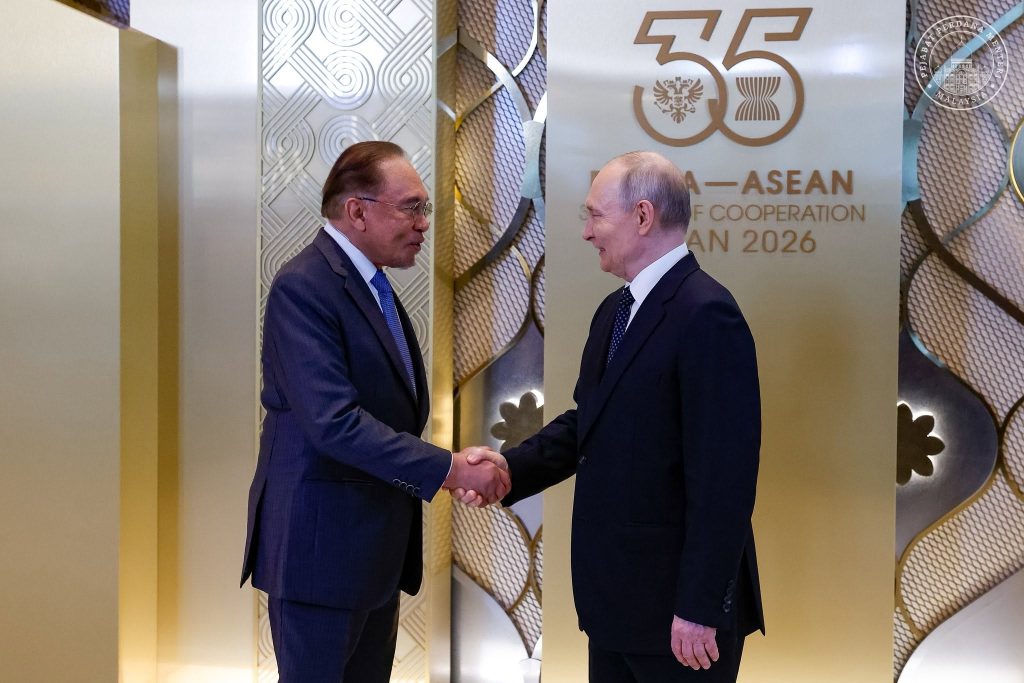 ST. PETERSBURG, June 18 — Prime Minister Datuk Seri Anwar Ibrahim attended the Gala Dinner held in conjunction with the ASEAN-Russia Commemorative Summit, hosted by Russian President Vladimir Putin. The event showcased Russia's rich cultural heritage and history, highlighting the country's diverse traditions and the significant contributions of Islamic civilisation in shaping its national identity and societal development. Beyond the cultural presentations, the gala dinner provided an important platform for leaders from ASEAN member states and Russia to strengthen friendships, exchange views, and foster closer cooperation on issues of mutual interest. Anwar said such engagements are particularly valuable at a time when the global community continues to face various challenges and uncertainties, ranging from geopolitical tensions to economic and security concerns. He noted that opportunities for direct interaction among leaders help deepen mutual understanding, build trust, and explore new avenues of collaboration that can bring tangible benefits to both ASEAN and Russia. The ASEAN-Russia Commemorative Summit serves as a key platform to enhance dialogue and cooperation across multiple sectors, reflecting the longstanding partnership between ASEAN and Russia and their shared commitment to regional stability, sustainable development, and economic growth. The summit brings together leaders from ASEAN member countries and Russia to discuss strategic issues and strengthen ties amid an increasingly complex global landscape.