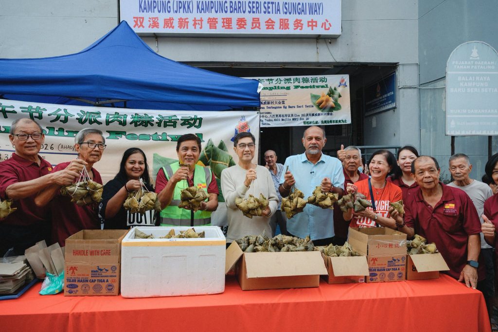 PETALING JAYA, June 19 — The atmosphere at Dewan Serbaguna Kg Baru Seri Setia here was filled with festive cheer and a strong sense of community as residents gathered to celebrate the Dumpling Festival (端午节) through a distribution of Bak Zhang. The event, which saw constituents of P106 enjoying a variety of traditional rice dumplings, also served as a commemoration of the ancient Chinese poet Qu Yuan, whose legacy is closely associated with the cultural origins of the festival. Former Minister and Puchong Member of Parliament Gobind Singh Deo, who was present at the event, said the celebration reflected Malaysia’s unique muhibbah spirit, where cultural traditions are shared and appreciated across communities. He noted that such gatherings go beyond cultural observance, serving as a reminder of the importance of unity in diversity within the nation. The festive occasion drew families and residents together in a lively and inclusive environment, underscoring the shared commitment to preserving social harmony for future generations -- MINUTESMY