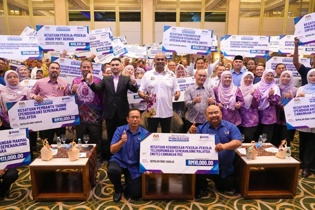KUALA LUMPUR, June 24 -- Deputy Minister of Human Resources, R. Ramanan, reaffirmed the MADANI Government's commitment to strengthening the role of trade unions as strategic partners in safeguarding workers' welfare and promoting inclusive economic growth. Speaking at the Peninsular Malaysia-level 2026 Trade Union Affairs Programme (PHEKS) Grant Presentation Ceremony, attended by more than 1,500 trade union members from across Peninsular Malaysia, Ramanan announced the distribution of RM2.88 million in grants to 315 trade unions nationwide. He said the Ministry of Human Resources (KESUMA) remains committed to empowering trade unions to ensure workers' rights are respected, welfare is protected, and the benefits of economic development are shared fairly among all Malaysians. “For 2026, a total of RM6.1 million has been allocated for the implementation of PHEKS nationwide. The programme will support training, education, research, digitalisation, governance empowerment, outreach initiatives, and corporate social responsibility (CSR) activities,” he said. Ramanan emphasised that trade unions play a much broader role than merely serving as a platform for workers to voice grievances. “Trade unions are the voice of workers, an important mechanism for checks and balances, and a key partner in national development,” he said. Addressing the impact of artificial intelligence (AI) on the future of work, he stressed the importance of equipping Malaysian workers with new skills to remain competitive in a rapidly changing employment landscape. He noted that KESUMA has introduced various training initiatives, including the AI MyMahir Roadshow, aimed at helping Malaysians acquire future-ready digital and technological skills. “When workers are protected, the economy grows. When workers are respected, the nation becomes more prosperous. And when workers succeed, Malaysia will continue to move forward,” he added. -- MINUTESMY