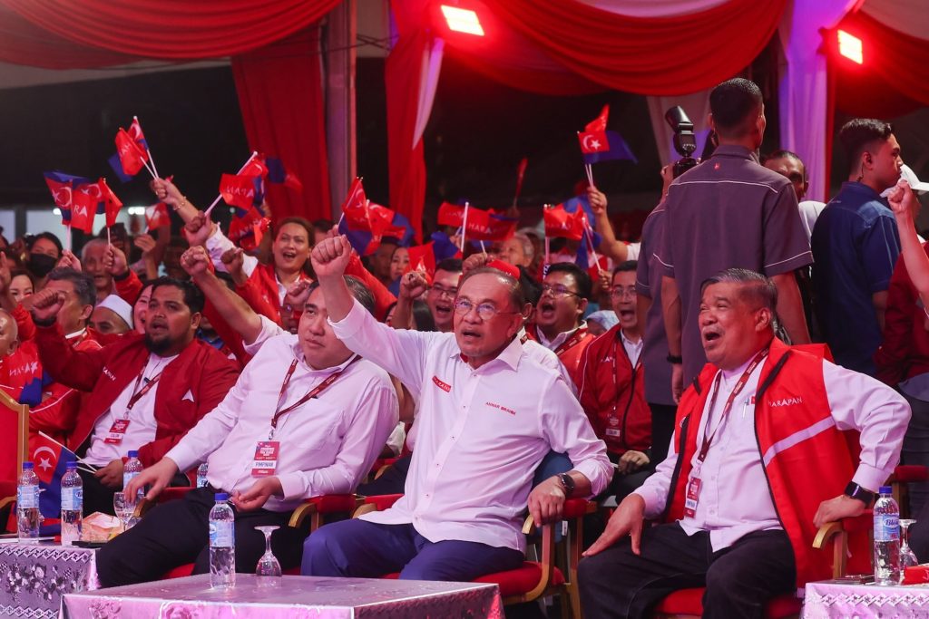 JOHOR BAHRU, June 24 — Communications Minister Datuk Fahmi Fadzil said the announcement of Pakatan Harapan's candidates for the Johor state election (PRN) sends a clear message that the contest should remain a competition between political parties, centered on policies, performance and the future of the people, yesterday. He said Prime Minister Datuk Seri Anwar Ibrahim had stressed that the state election must not involve or associate other institutions, but instead be conducted in a mature and democratic manner. "The Prime Minister has made it clear that this election should be fought on the basis of party strength, policies and track records. It must remain a contest between political parties without dragging other institutions into the political arena," Fahmi said. He noted that Home Minister Datuk Seri Saifuddin Nasution Ismail had confirmed that seat negotiations within Pakatan Harapan had been successfully concluded, allowing the coalition to focus entirely on mobilising its election machinery, strengthening logistics and delivering accurate information to voters across Johor. Fahmi also highlighted Johor's strong development record under the MADANI Government, noting that the state received the highest development allocation among states in Peninsular Malaysia. "Johor has received a larger development allocation than states governed by Pakatan Harapan such as Selangor, Negeri Sembilan and Penang. In fact, allocations channelled to Johor under Prime Minister Anwar Ibrahim's administration are 43 per cent higher compared to those provided during the administration of former Prime Minister Datuk Seri Ismail Sabri Yaakob," he said. He added that DAP Secretary-General Anthony Loke had emphasised the importance of securing victory in Johor to further strengthen political stability and ensure the Federal Government remains strong and effective. At the same time, Fahmi said Pakatan Harapan leaders have consistently reiterated that the election should remain a contest between political parties while preserving the country's democratic principles. "The message is simple. We go to the ground with discipline, a proven record of service and a clear determination to continue defending the interests of the people of Johor. "What we seek to protect is not merely electoral victory, but the people's confidence that stability, humility and consistent service remain the strongest foundation for Johor's future," he said. -- MINUTESMY