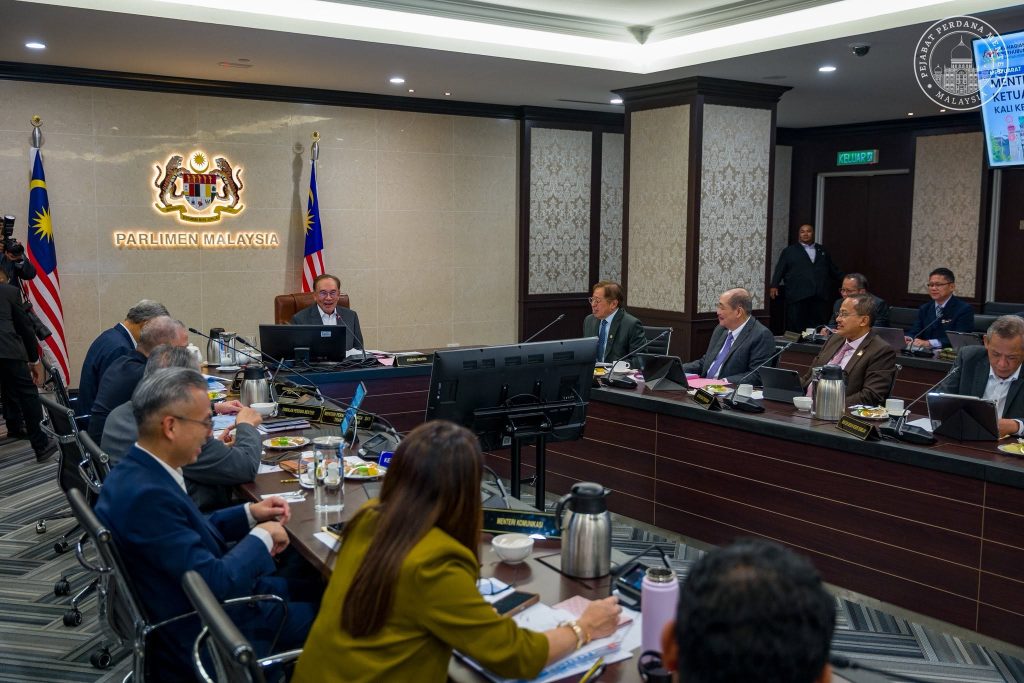 KUALA LUMPUR, June 24 — Prime Minister Datuk Seri Anwar Ibrahim yesterday chaired the 149th Meeting of Ministers and Chief Ministers at the Parliament Building, with discussions centring on measures to strengthen the nation's economy amid growing global uncertainties and challenges arising from ongoing conflicts in West Asia. Anwar said the meeting reviewed various government initiatives aimed at restoring economic momentum and enhancing resilience in response to external pressures affecting the global economy. "The government remains committed to ensuring that Malaysia's economic fundamentals remain strong despite global uncertainties. Close cooperation between the Federal Government and state governments is essential in addressing emerging challenges and safeguarding the wellbeing of the people," he said. The Prime Minister said the meeting also assessed the country's level of preparedness in facing the El Niño phenomenon, which is expected to impact water supply, the agricultural sector, food security and increase the risks associated with extreme heat and hailstorms. According to Anwar, proactive measures and coordinated action plans are being strengthened to minimise the effects of adverse weather conditions on communities and key economic sectors. He added that emphasis was also placed on ensuring that government policies and initiatives are implemented in a more cohesive and efficient manner, with the interests of the people remaining the top priority. "The government will continue to strengthen economic competitiveness, attract quality investments and ensure that development benefits are shared equitably across all states and communities," he said. Anwar expressed confidence that the spirit of cooperation and consensus achieved through the meeting would further strengthen relations between the Federal Government and state administrations. "God willing, the spirit of togetherness fostered through this meeting will continue to reinforce Federal-State relations and ensure that the benefits of national development can be fully enjoyed by all Malaysians," he said. -- MINUTESMY