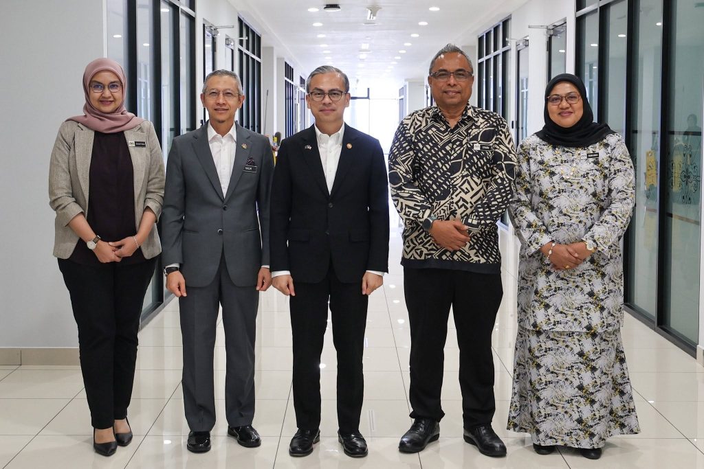 KUALA LUMPUR, June 23 — Communications Minister Datuk Fahmi Fadzil has congratulated Erwin Khairul Ahmad on his appointment as the new Director-General of the Information Department, and Wan Saidatul Shafina Mohd Amin on her appointment as Deputy Director-General (Digital Content). In a statement yesterday, Fahmi expressed confidence that both leaders would continue to strengthen the department’s role as an effective channel for delivering government information and policies to the people. “I would like to extend my heartfelt congratulations to brother Erwin Khairul Ahmad on his appointment as Director-General of the Information Department, and to sister Wan Saidatul Shafina Mohd Amin on her appointment as Deputy Director-General (Digital Content). “May both of you continue to serve with dedication, wisdom and a high spirit of commitment in reinforcing the role of the Information Department as a medium for effective information dissemination to the rakyat,” he said. Fahmi also recorded his appreciation and gratitude to former Director-General Julina Johan for her leadership and contributions throughout her tenure at the department. “I would also like to express my deepest appreciation and millions of thanks to Puan Julina Johan for her service, dedication and invaluable contributions while leading the Information Department,” he added. The Information Department plays a key role in communicating government policies, programmes and initiatives to the public through various communication platforms nationwide. -- MINUTESMY
