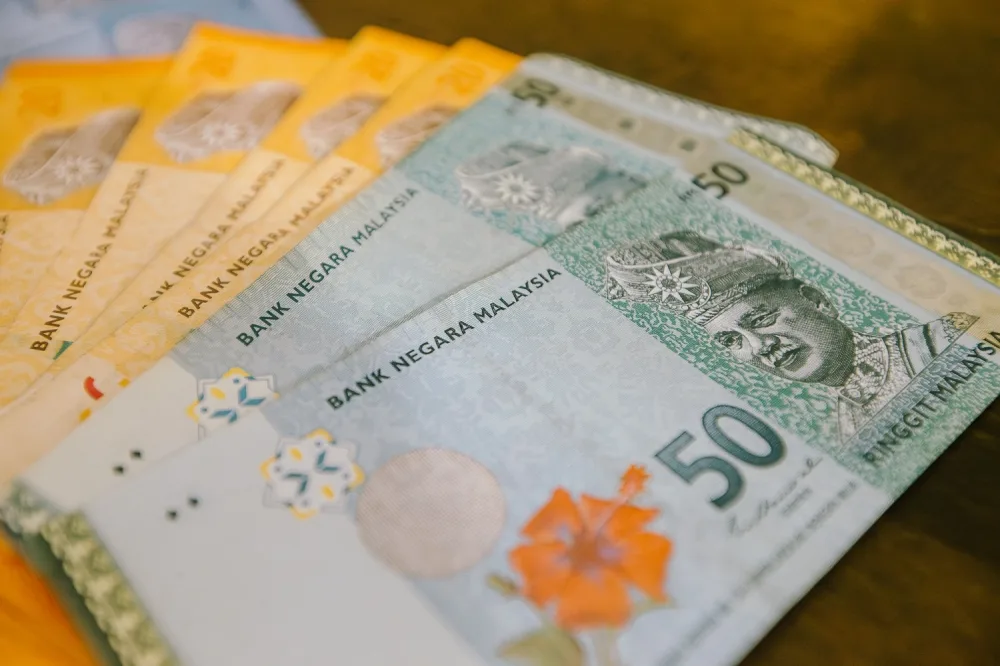 KUALA LUMPUR, JUNE 15 -- The ringgit continued its upward momentum by opening higher on Monday against the US dollar and other major currencies, supported by improved risk sentiment following signs of easing geopolitical tensions. At 8am, the local currency rose to 4.0430/0500 against the US dollar from 4.0555/0600 at the close last Friday. Bank Muamalat Malaysia Bhd Chief Economist Dr Mohd Afzanizam Abdul Rashid said news of the possibility of the Strait of Hormuz being reopened following the agreement between the United States and Iran on a peace deal scheduled to be signed on June 19 had boosted market sentiment. “WTI and Brent crude oil prices have fallen by more than four percent, with Brent crude now trading at US$83.83 per barrel. "In my view, the ringgit is heading towards RM4.00 against the US dollar. It may not be at that level immediately but being below RM4.00 is in line with the fair value of the ringgit based on the current macroeconomic conditions and the resilience of Malaysia's economic growth," he told Bernama. In the opening session, the local currency strengthened against a basket of major currencies. The ringgit rose against the Japanese yen to 2.5275/5320 from 2.5334/5364 at last Friday's close, rose against the pound to 5.4374/4468 from 5.4429/4489 and gained against the euro to 4.6911/6992 from 4.6979/7031 previously. The local currency also strengthened against regional currencies. The ringgit rose against the Singapore dollar to 3.1554/1611 from 3.1602/1640 last Friday and surged against the Thai baht to 12.4015/4298 from 12.4105/4288 previously. The local currency also rose against the Indonesian rupiah to 226.3/226.8 from 227.0/227.4 and increased against the Philippine peso to 6.65/6.66 from 6.67/6.68 previously. -- BERNAMA