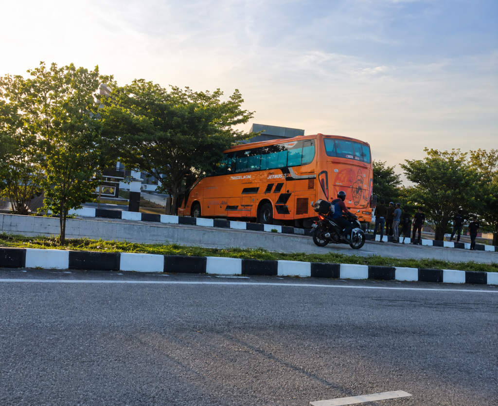 KULIM, June 24 -- A bus driver was injured while 32 passengers escaped unhurt after the vehicle skidded along Jalan Lebuh Kulim Techno City (KTC) near here today. Kulim district police chief Supt Syamsul Sinring said the bus, carrying 32 college students, was travelling from Taman KTC 1 towards Kulim Hi-Tech Park (KHTP) when the incident occurred at 7.30 am. “In the incident, the bus, driven by a man in his 40s, is believed to have skidded before veering into the opposite lane. “The injured victim was taken to Kulim Hospital, while all passengers were sent back to the college,” he said in a statement today. Syamsul said that investigations into the incident were ongoing. --BERNAMA