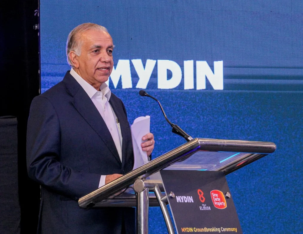 KUALA LUMPUR, June 6 -- The meticulous planning of the retail sector and the smooth running of the domestic agricultural sector give confidence that the food supply security for the local market is at a strong level, said the Managing Director of Mydin Mohamed Holdings Bhd (Mydin), Datuk Dr Ameer Ali Mydin. Ameer Ali said, in this regard, the supply of essential goods in the country is still seen to be at a stable level even though the world is currently facing uncertainties in the global supply chain. He said that the smooth domestic planting and harvesting season, supported by the availability of agricultural inputs such as fertiliser, was a key factor in ensuring the stability of the country's food market without any signs of shortages in the near future. "We also heard the Minister of Agriculture and Food Security, Datuk Seri Mohamad Sabu, state that the supply of urea fertilizer is sufficient for this planting season. "So, for now, there are no signs of that (decrease) because the planting and harvesting seasons are going on as usual, while the supply of fertilizer is also sufficient," he said. He said this when he was a guest on Bernama TV's Ruang Bicara programme titled "Strengthening the Retail Industry, Driving the National Economy" here last night. Regarding imported goods, Ameer Ali said that the local retail industry has taken proactive steps through the advance purchasing method or forward buying to ensure that the availability of imported essential goods in the market is always consistent and sufficient. He also advised consumers not to panic buy because the supply guarantee also covers non-food sectors including textiles and clothing. "I can say that the stability of supply is still guaranteed. We don't need to worry too much but at the same time, let's not waste, don't worry too much and panic," he said. Meanwhile, regarding the large allocation for the Rahmah Cash Contribution (STR) and Rahmah Basic Contribution (SARA) in the 2026 Budget, Ameer Ali praised the government's move which is said to have a multiplier impact on the domestic economy. "Traders are also grateful because the people's spending power is quite low right now. When there is assistance (like this), shops become full and it has a big impact on the economy of small traders," he said. In other developments, Mydin is now actively adapting to changing consumer lifestyles by opening more than 20 new branches this year through the concept of smaller community stores but offering a complete range of basic goods. -- BERNAMA
