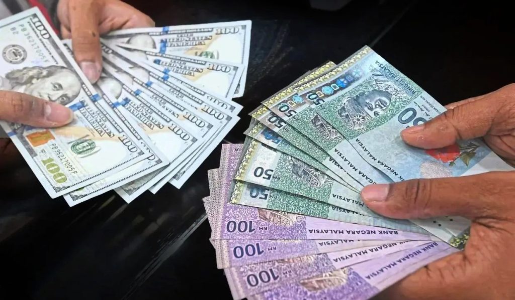 KUALA LUMPUR, JUNE 16 -- The ringgit opened higher against the US dollar on expectations that the United States Federal Reserve (US Fed) will maintain interest rates amid easing inflation concerns and falling US Treasury yields. At 8am, the local currency strengthened to 4.0455/0550 against the US dollar from 4.0485/0525 at yesterday's close. Bank Muamalat Malaysia Bhd Chief Economist, Mohd Afzanizam Abdul Rashid said crude oil prices continued to decline following growing expectations that a peace deal between the US and Iran on June 19 could potentially lead to the reopening of the Strait of Hormuz. He said West Texas Intermediate (WTI) and Brent crude oil prices fell 4.87 percent and 4.24 percent to US$80.75 and US$83.63 per barrel, respectively, while the 10-year US Treasury yield fell below 4.50 percent, reflecting concerns over easing inflation. "Therefore, such developments could influence members of the Federal Open Market Committee (FOMC) as they consider the interest rate decision on June 16 and 17," he told Bernama. Mohd Afzanizam said the ringgit has the potential to continue its strengthening today after closing 0.18 percent higher on Monday, supported by optimism over the possibility of a US-Iran peace deal, although investors remain cautious ahead of the signing of the deal expected to take place on June 19. At the opening of trading, the ringgit also strengthened against a basket of major currencies. The local currency rose against the Japanese yen to 2.5245/5306 from 2.5283/5309 at Monday's close, strengthened against the British pound to 5.4270/4398 from 5.4355/4409 and rose against the euro to 4.6891/7002 from 4.6987/7033. Against regional currencies, the ringgit traded mostly higher except against the Philippine peso which was almost unchanged at 6.69/6.71 compared to the 6.69/6.70 level when it closed on Monday. The ringgit also strengthened against the Thai baht to 12.4228/4601 from 12.4294/4474 at yesterday's close, rose against the Indonesian rupiah to 228.4/229.1 from 228.5/228.9 and rose against the Singapore dollar to 3.1534/1611 from 3.1580/1613. -- BERNAMA
